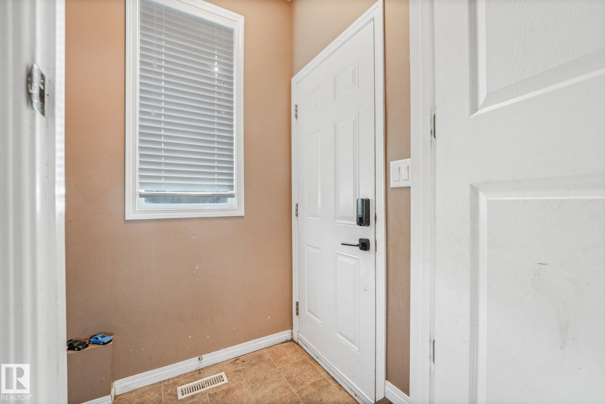 https://zimg.paragon.ice.com/ParagonImages/Property/PM/RAE/225424621/28/0/0/56fcd0f3224b50cbdb5700a5dd94d769/1/5f601237266c567183cc09b4d536d624/225424621-56b6384f-8f41-4a5f-9cab-eb4bd79c8cf7.JPG