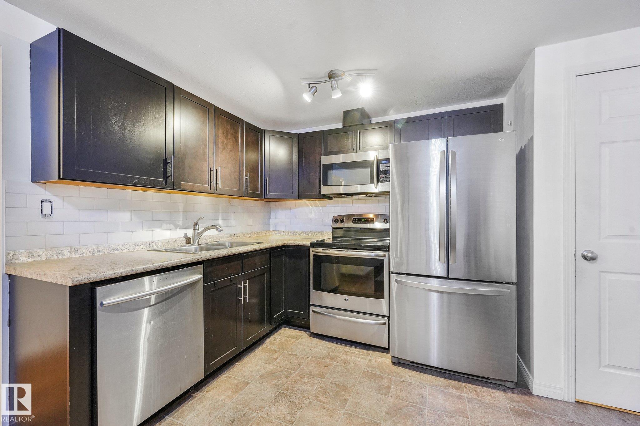 https://zimg.paragon.ice.com/ParagonImages/Property/PM/RAE/225424621/35/0/0/237181f193ee9fa3a7ae26fee8addeef/1/5f601237266c567183cc09b4d536d624/225424621-5b21501e-72bf-42d9-abed-ca911e7c25ef.JPG