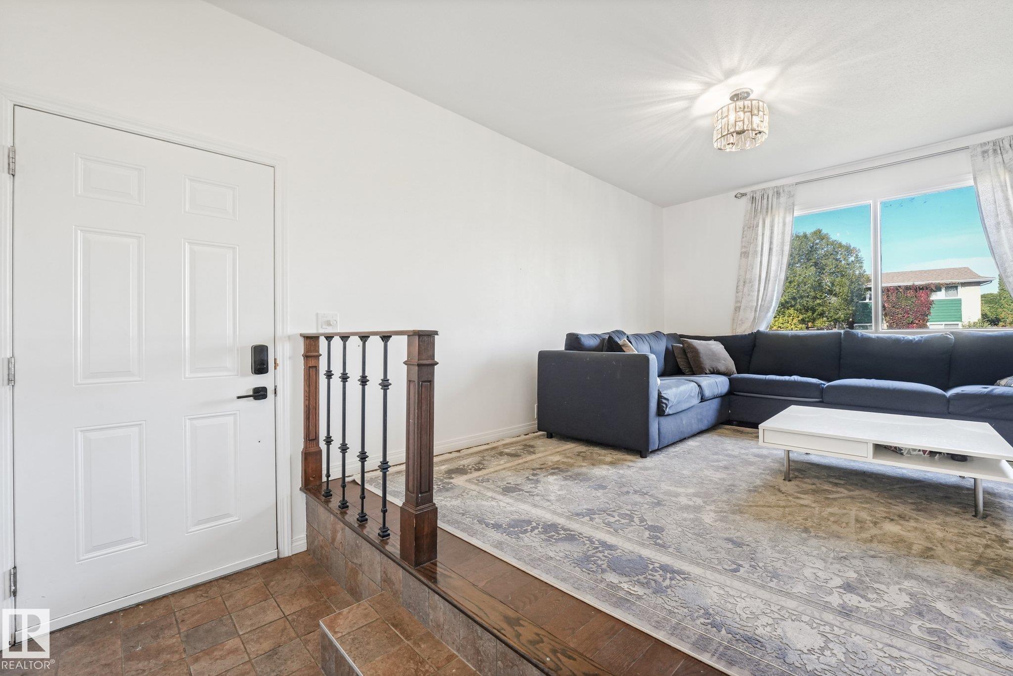 https://zimg.paragon.ice.com/ParagonImages/Property/PM/RAE/225424621/6/0/0/d419141799563862ebb4b392cc5bf4ca/1/5f601237266c567183cc09b4d536d624/225424621-9d57811c-b6fc-4667-a020-9272fab838f9.JPG