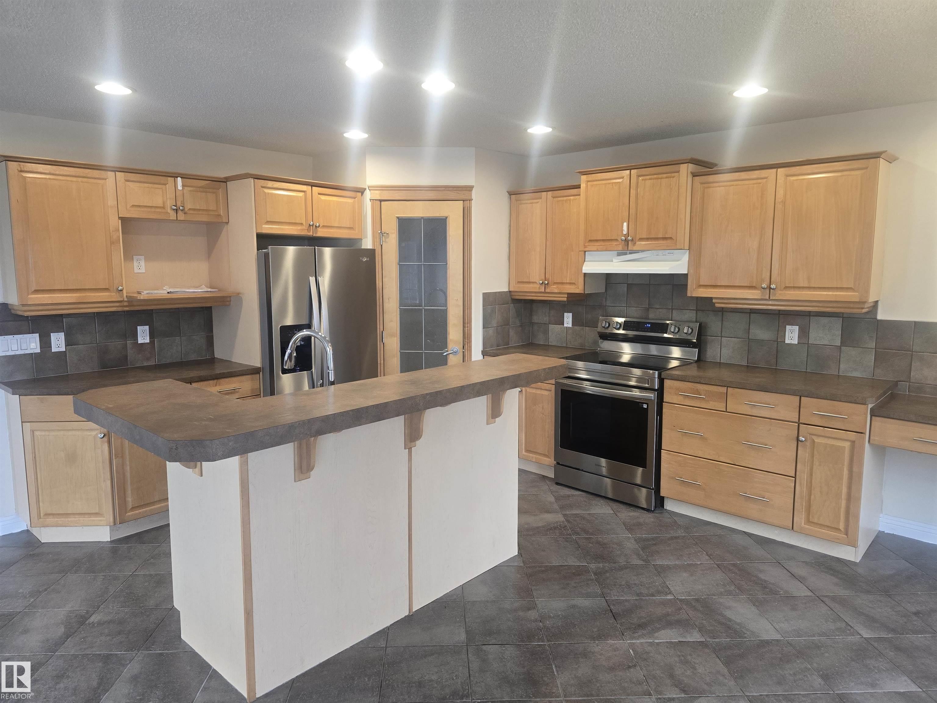 Photo 7 at 13812 149 Avenue NW, Cumberland, Edmonton