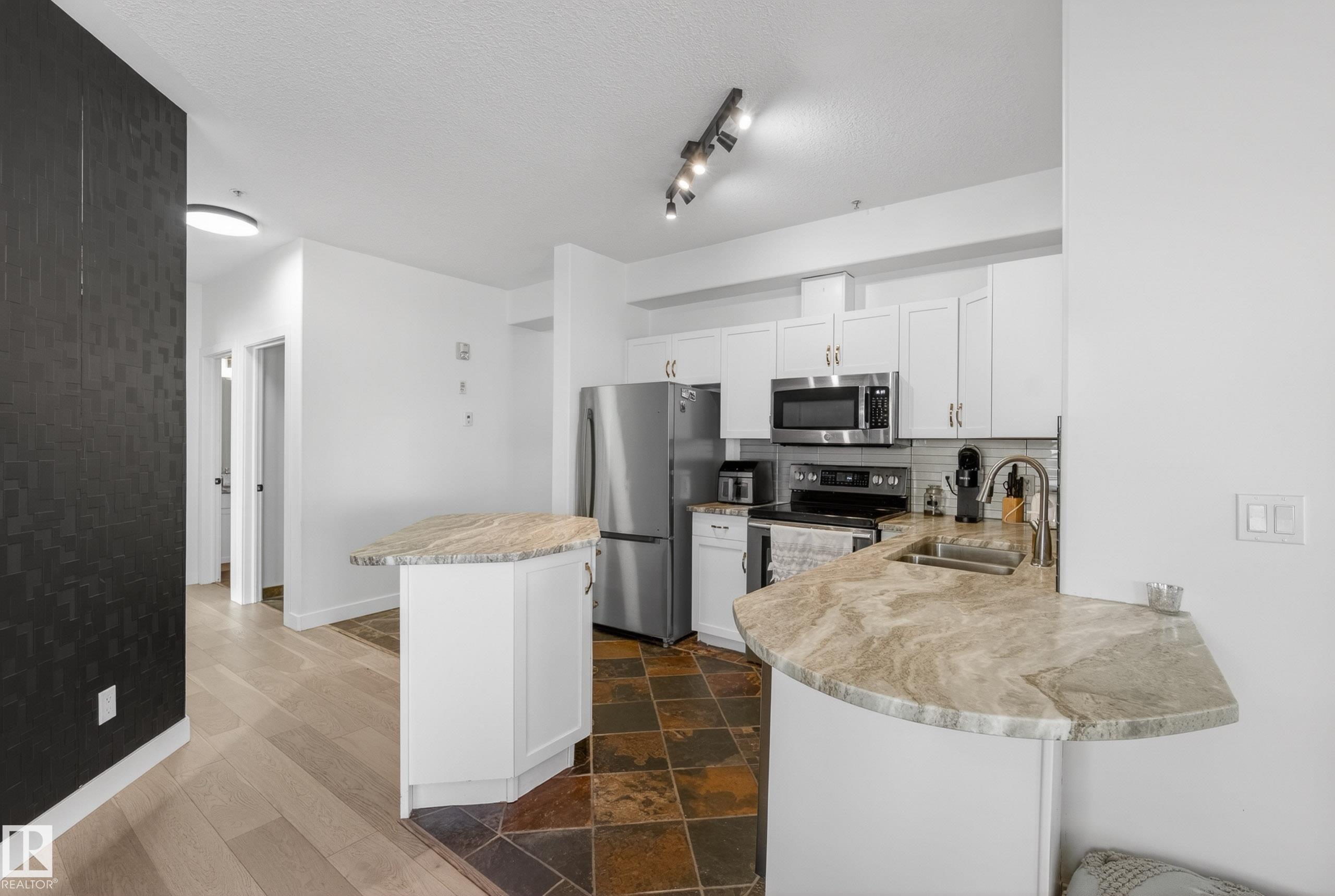 Photo 15 at 205 - 10011 110 Street NW, Wîhkwêntôwin, Edmonton