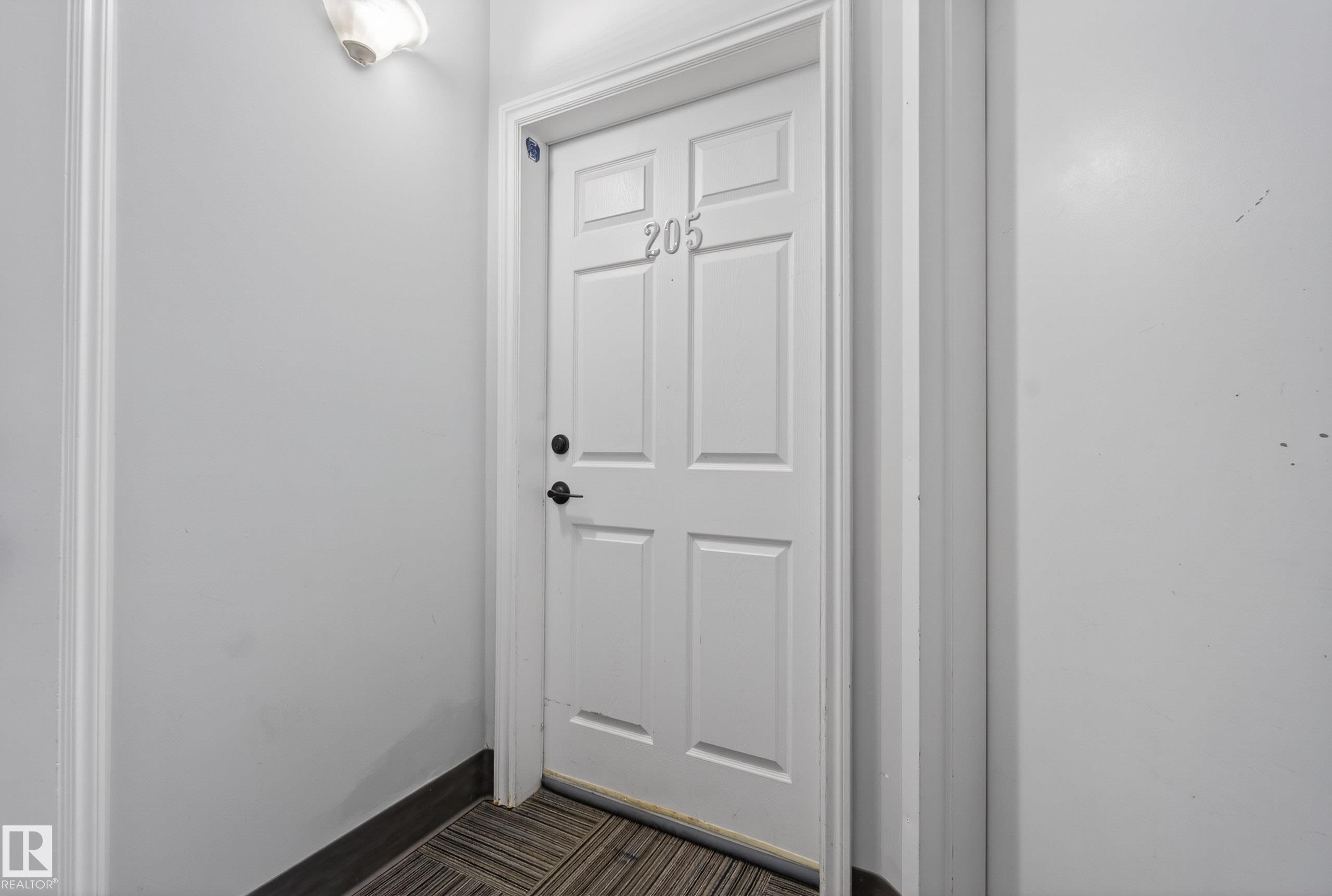 Photo 10 at 205 - 10011 110 Street NW, Wîhkwêntôwin, Edmonton