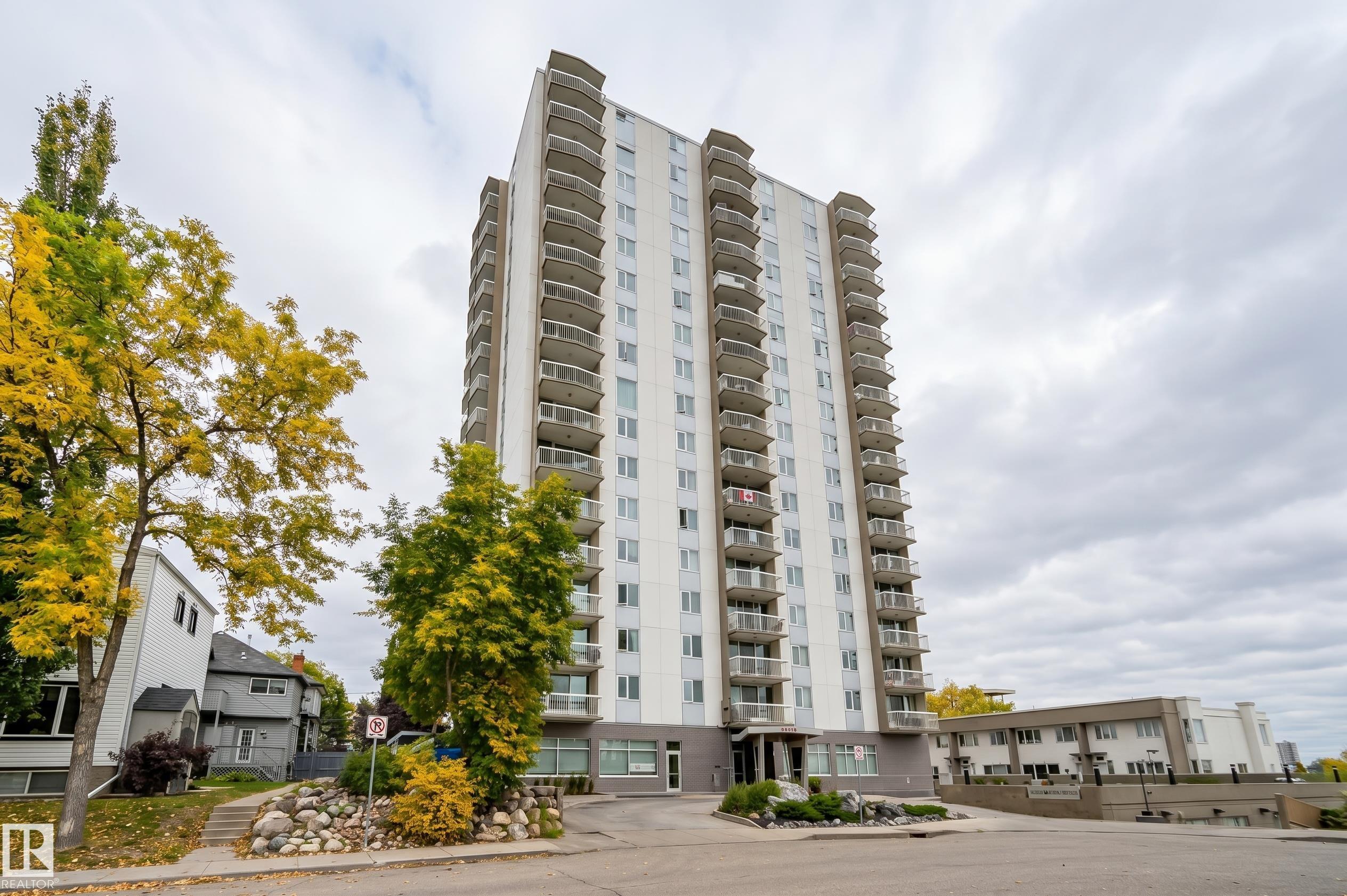 1704 - 9835 113 Street NW, Wîhkwêntôwin, Edmonton