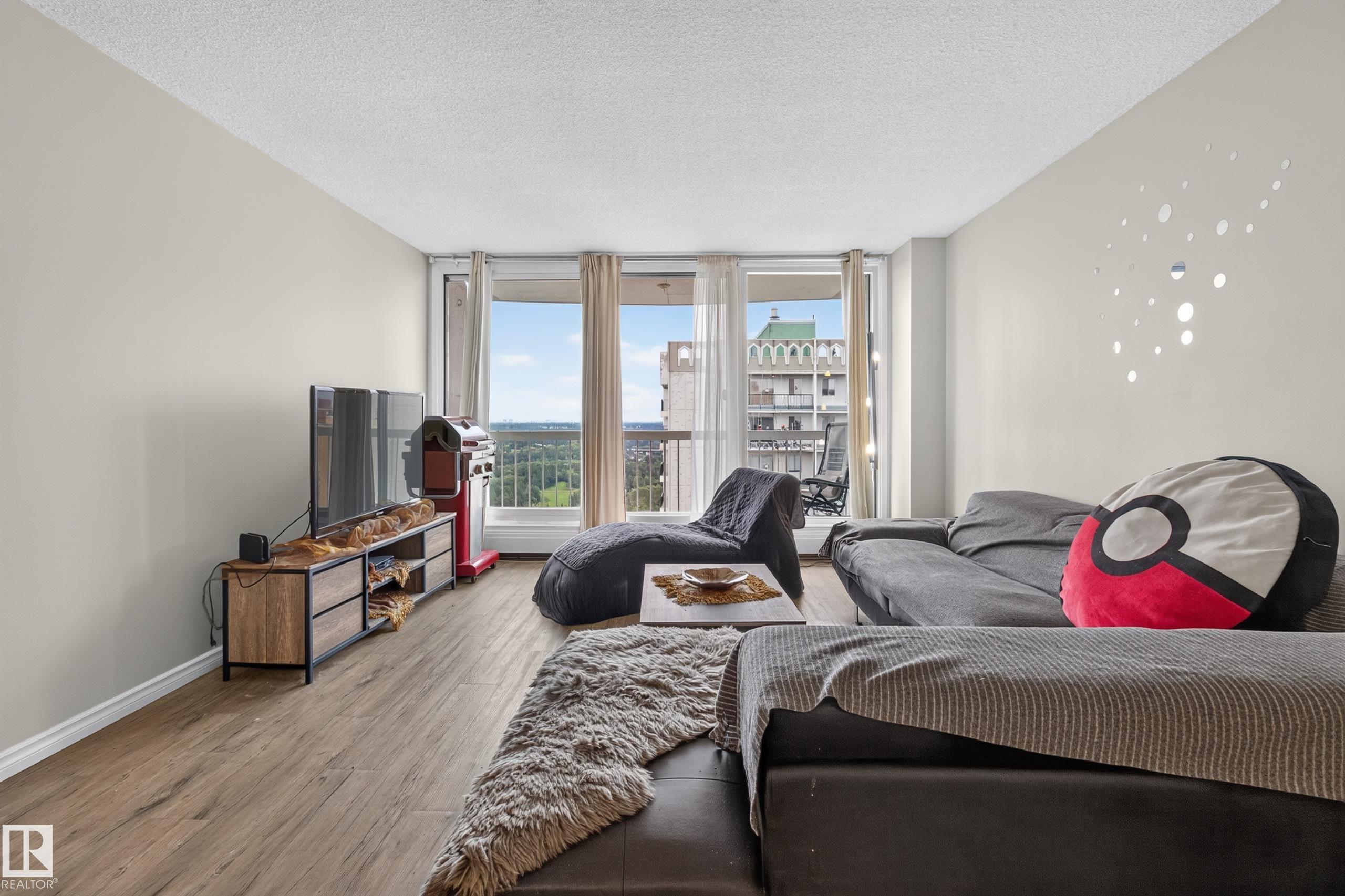 1704 - 9835 113 Street NW, Wîhkwêntôwin, Edmonton