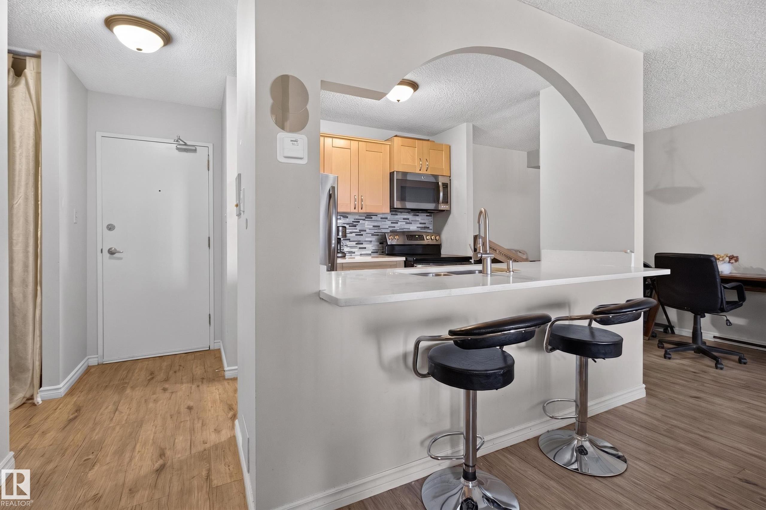 Photo 6 at 1704 - 9835 113 Street NW, Wîhkwêntôwin, Edmonton