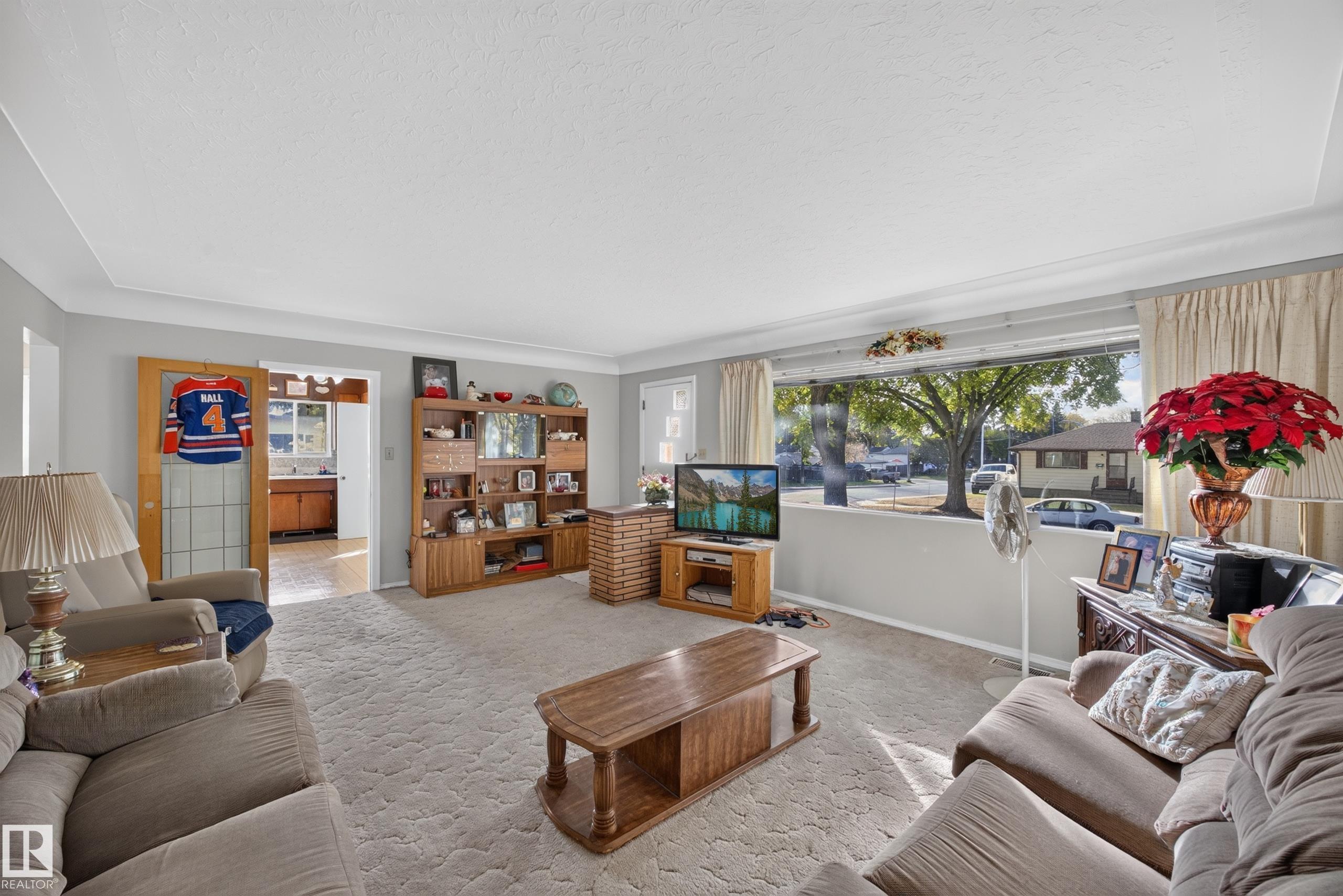 Photo 8 at 4402 116 Avenue NW, Beverly Heights, Edmonton