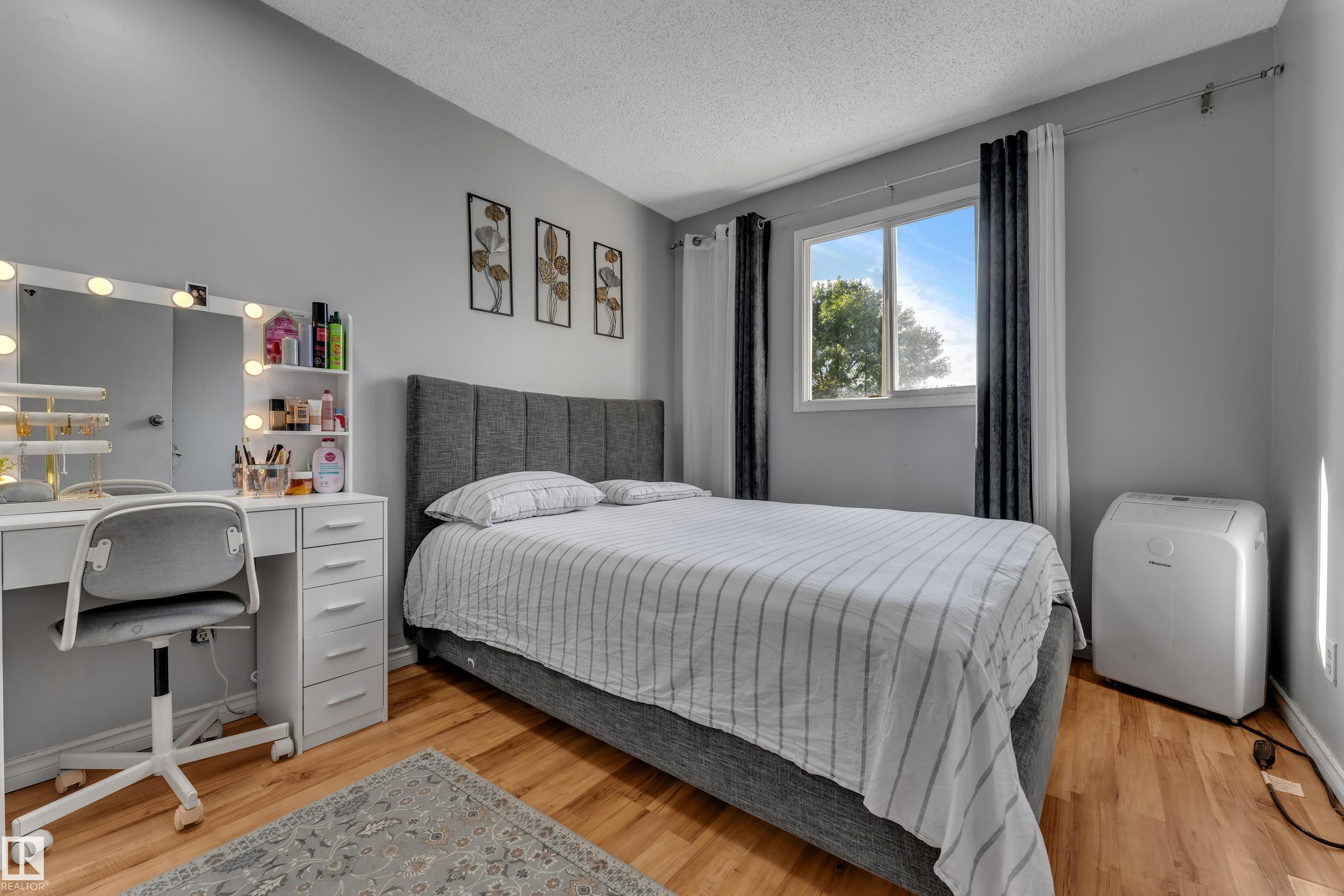 Photo 11 at 2114 38 Street NW, Daly Grove, Edmonton