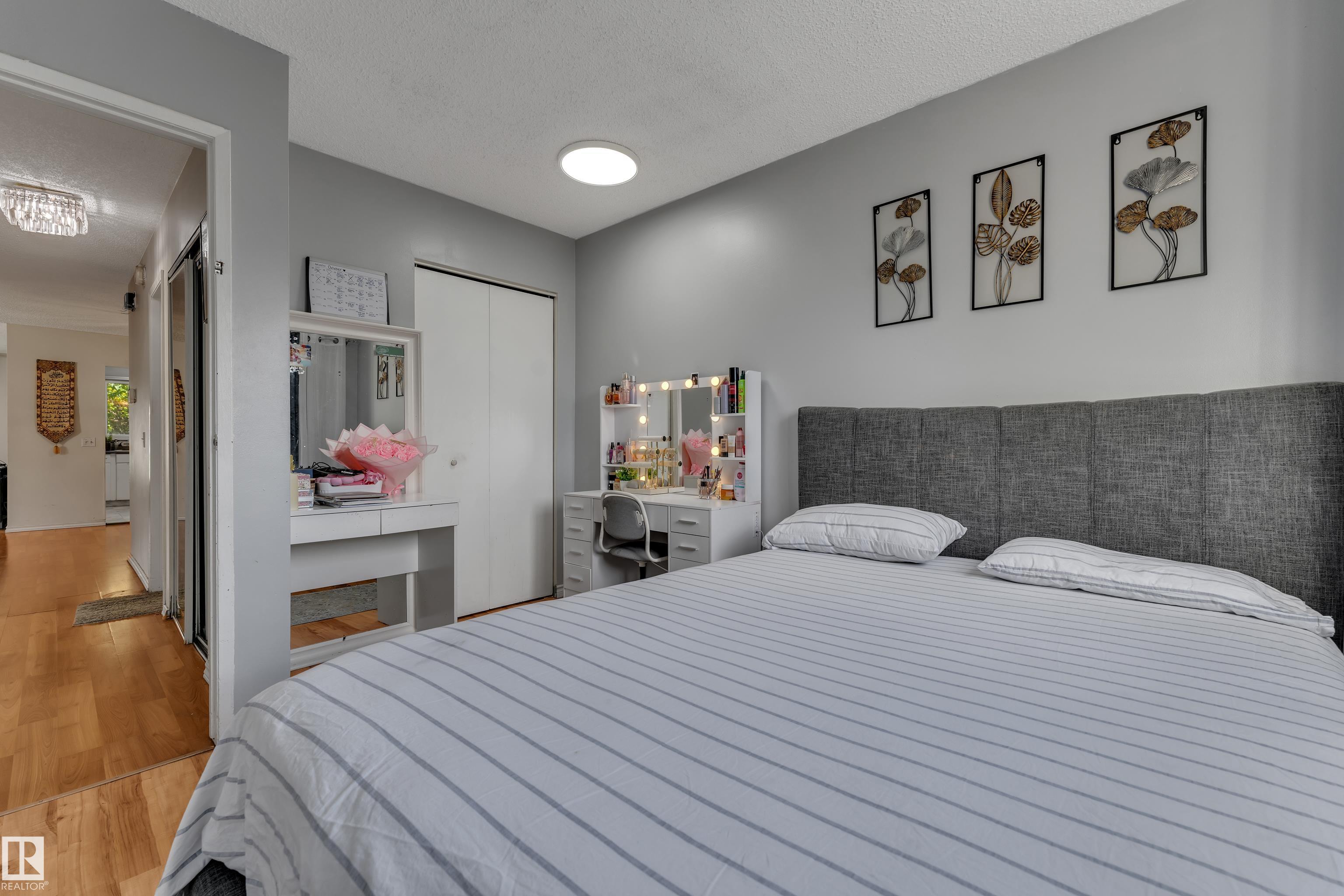 Photo 12 at 2114 38 Street NW, Daly Grove, Edmonton