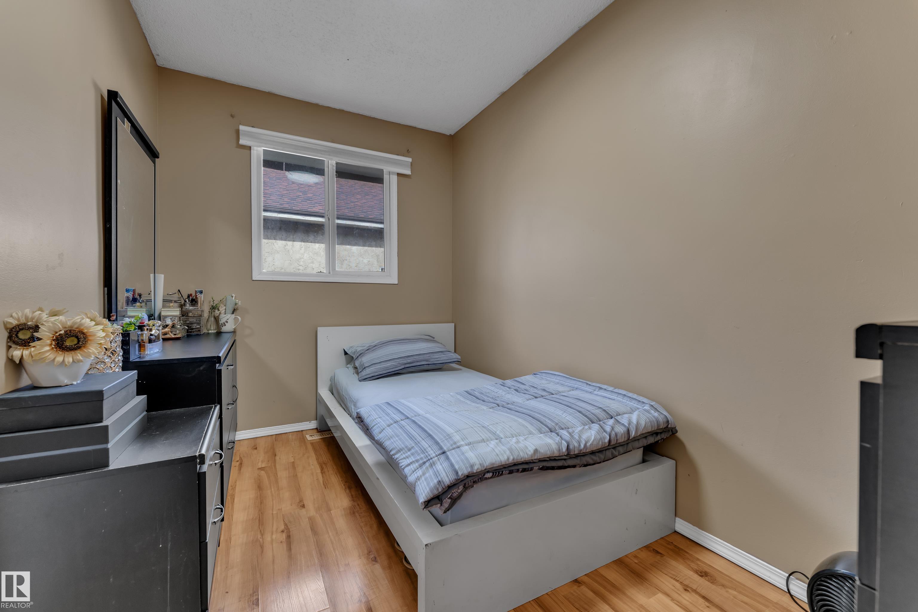 Photo 13 at 2114 38 Street NW, Daly Grove, Edmonton