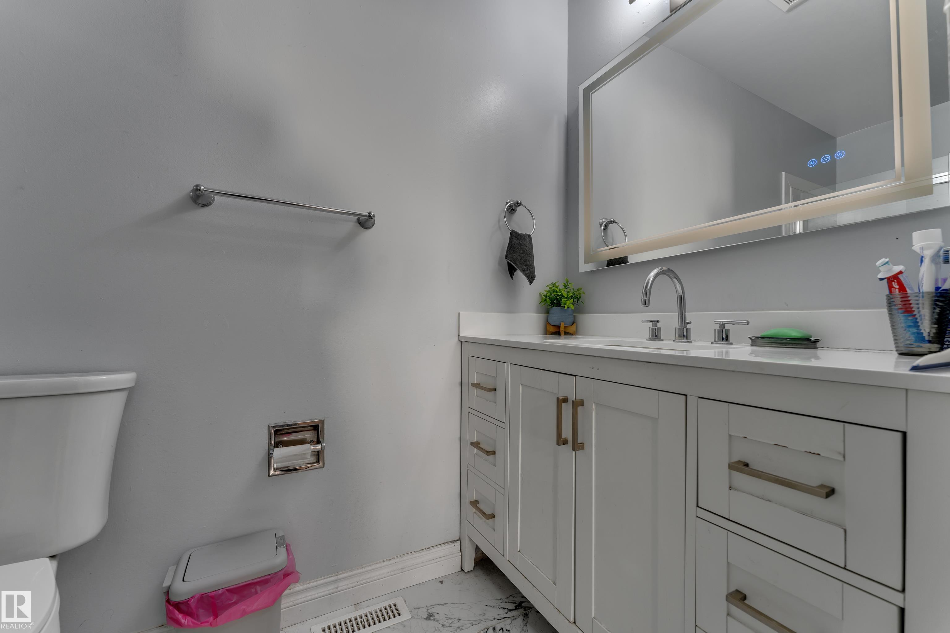Photo 15 at 2114 38 Street NW, Daly Grove, Edmonton