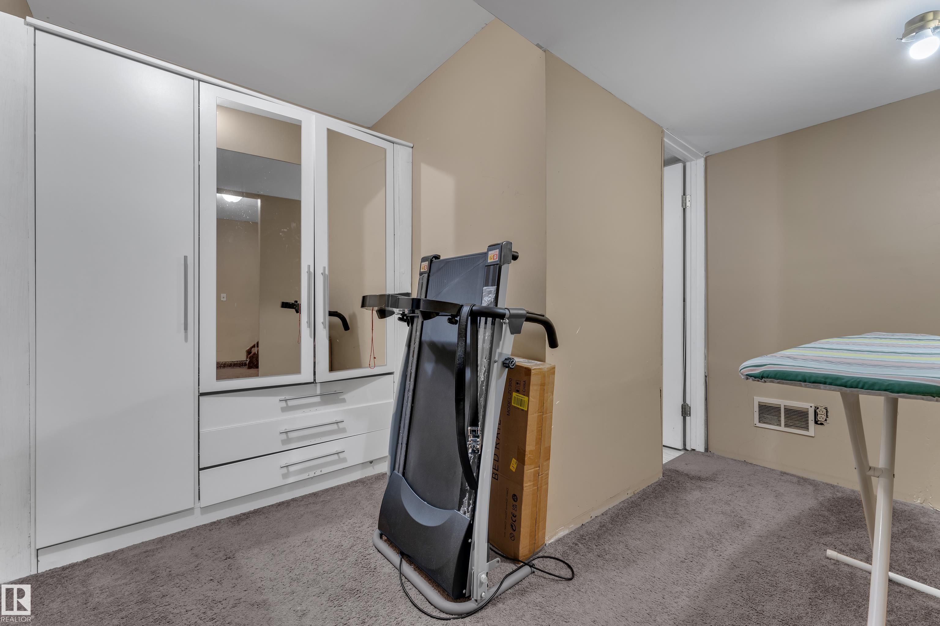Photo 21 at 2114 38 Street NW, Daly Grove, Edmonton