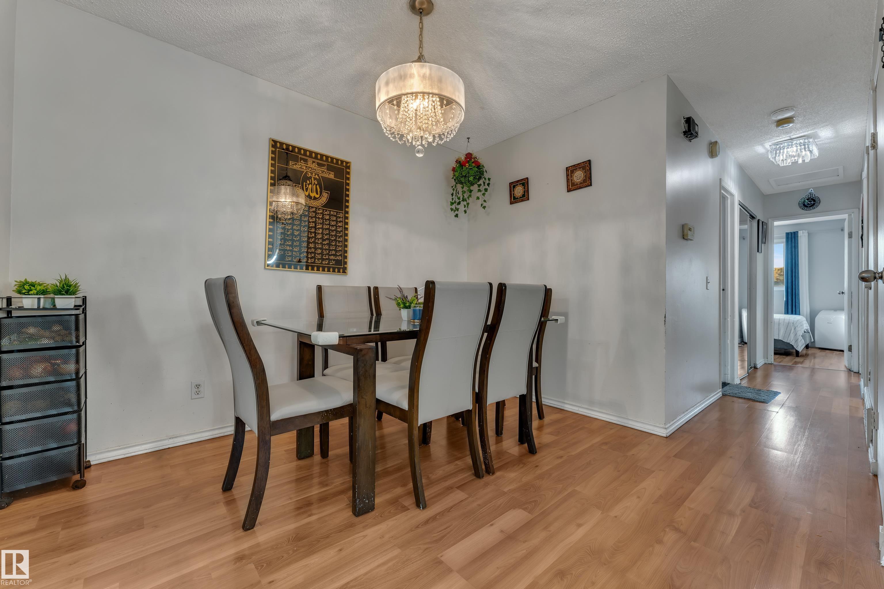 Photo 6 at 2114 38 Street NW, Daly Grove, Edmonton
