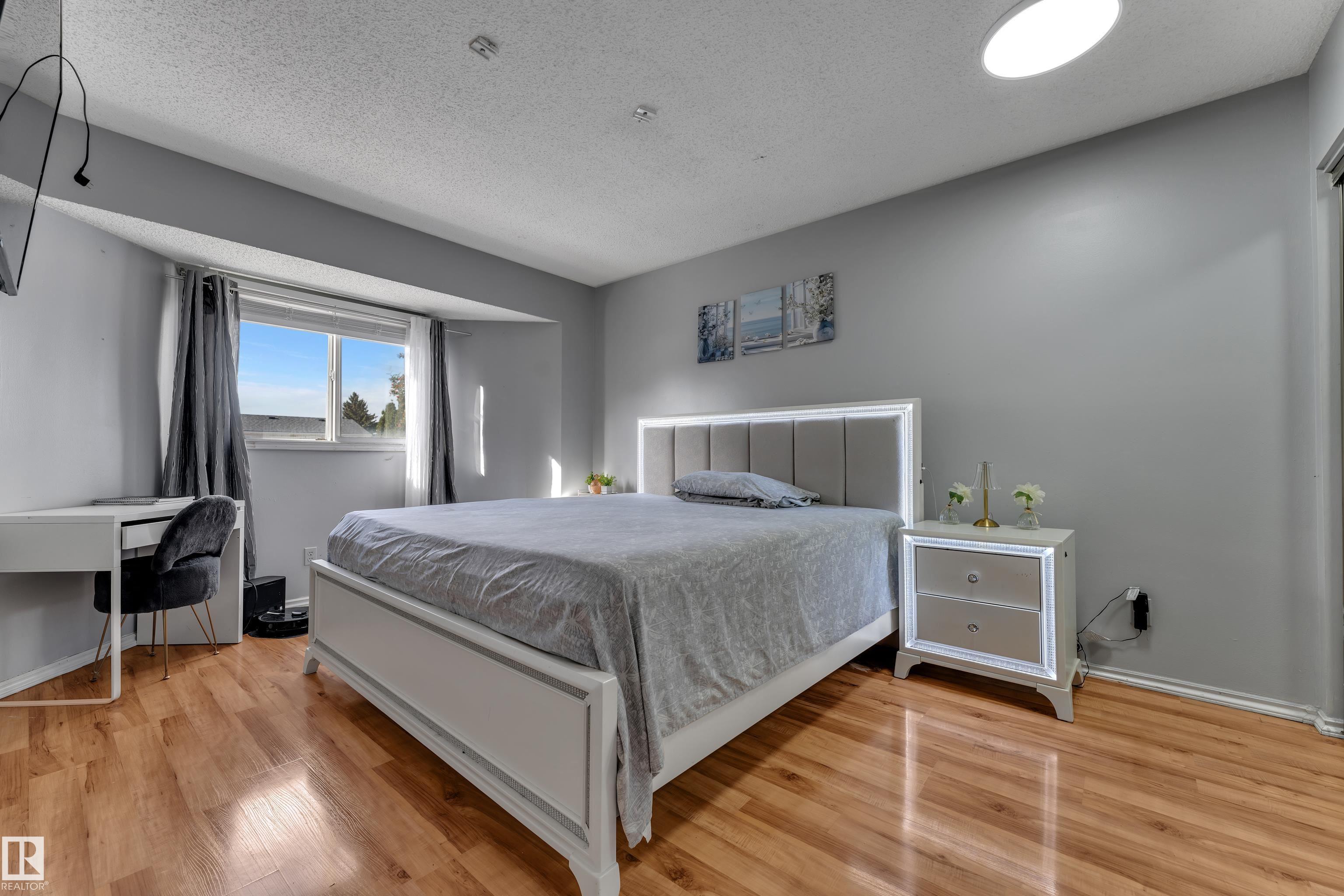 Photo 9 at 2114 38 Street NW, Daly Grove, Edmonton