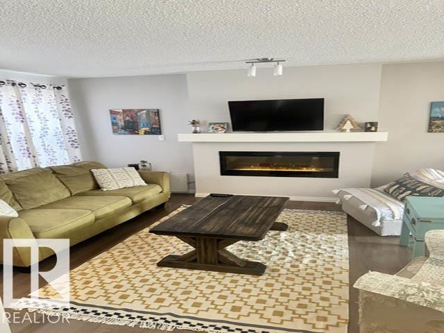 Picture for 8323 Ellis Crescent NW