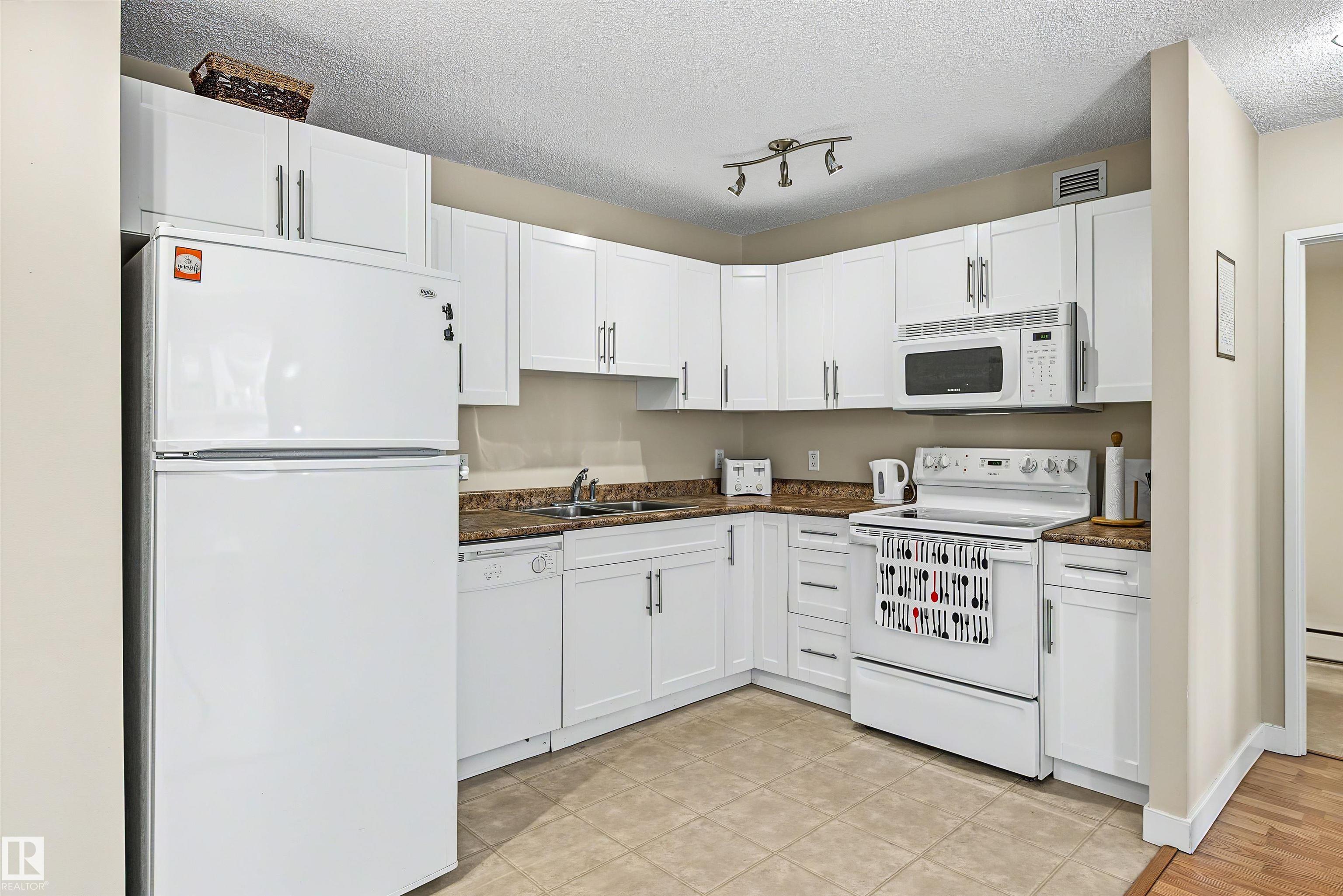 Photo 10 at 309 - 9710 105 Street NW, Downtown, Edmonton