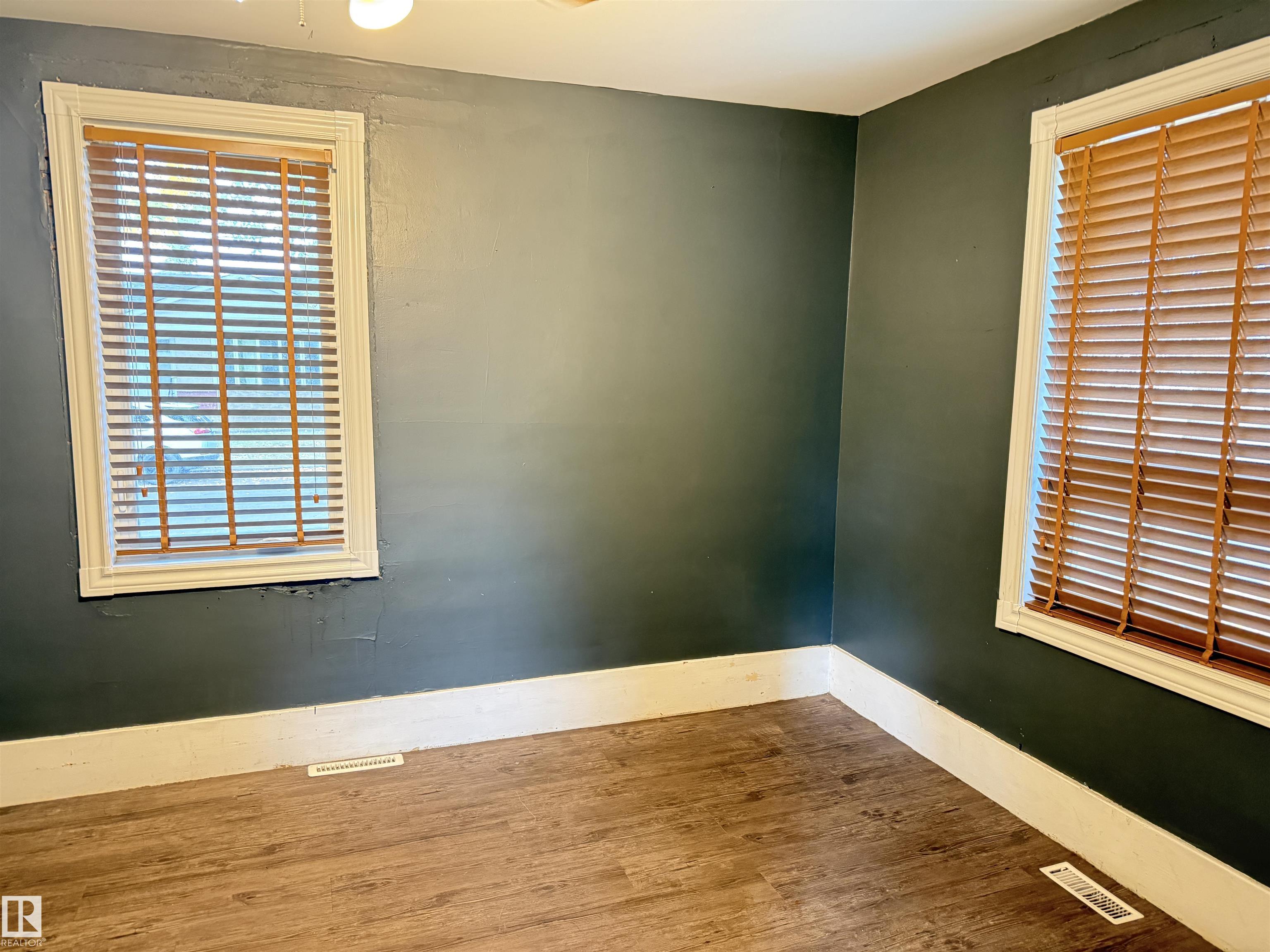 Photo 12 at 11942 37 Street NW, Beacon Heights, Edmonton