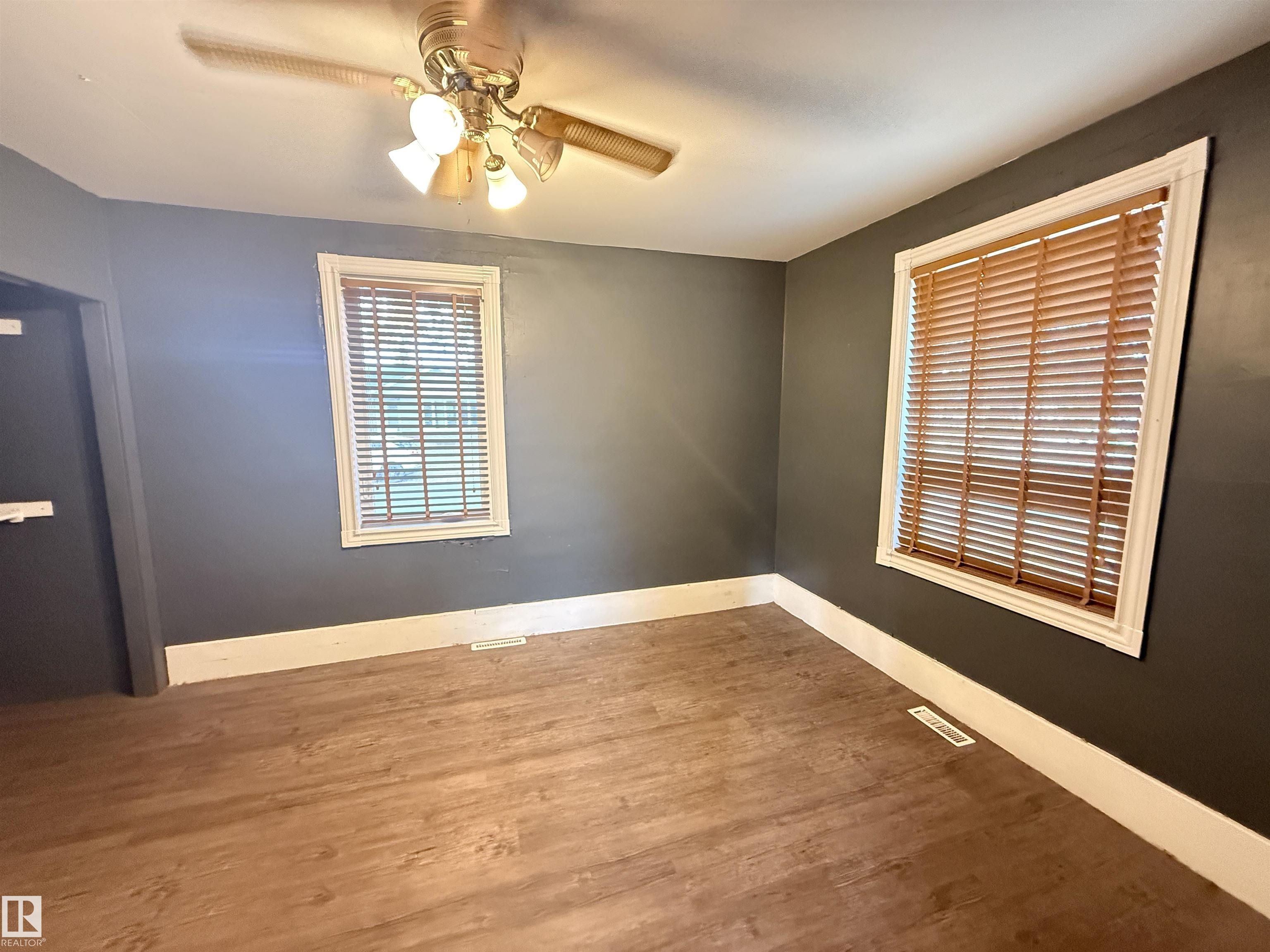 Photo 13 at 11942 37 Street NW, Beacon Heights, Edmonton