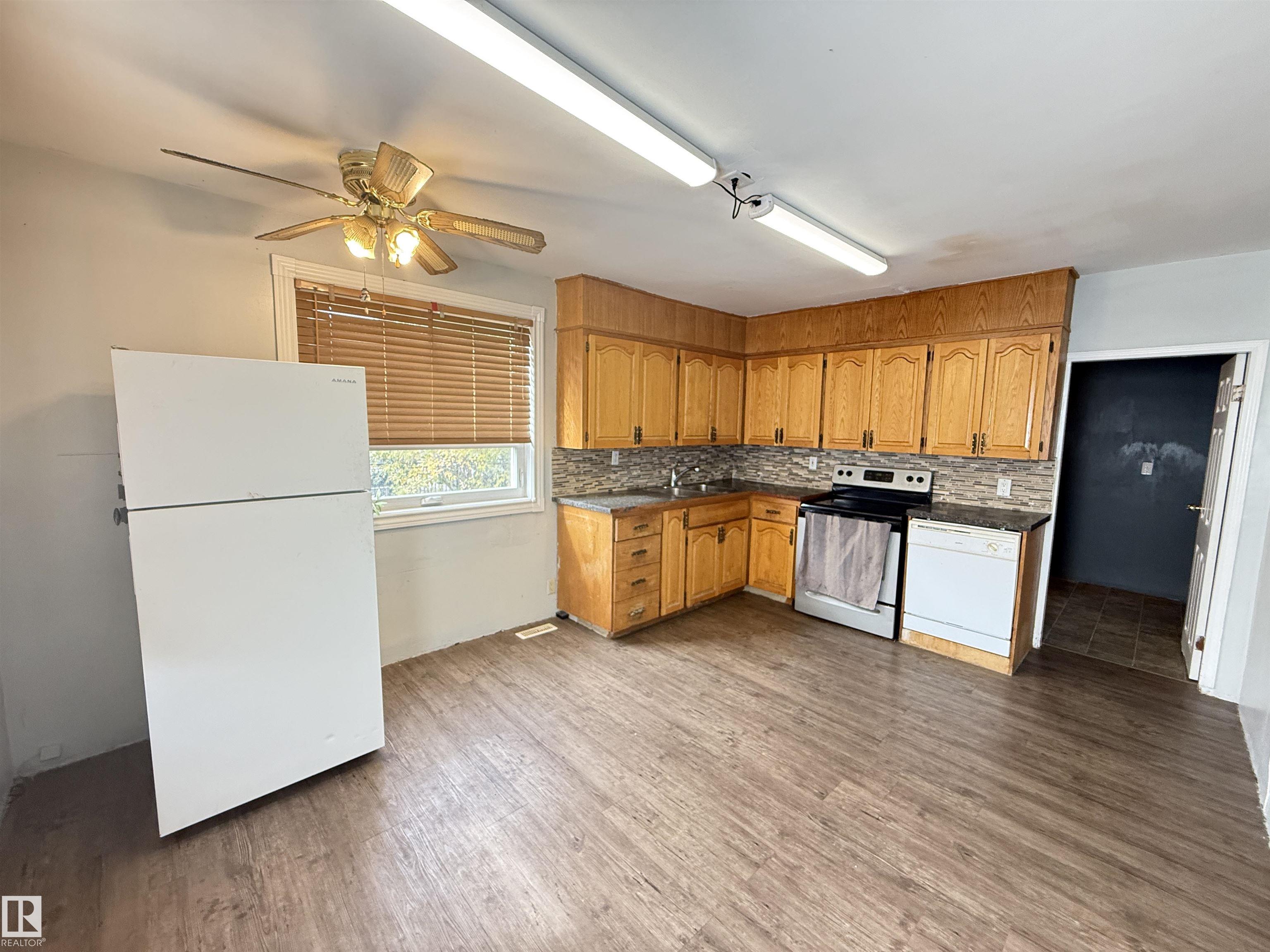 Photo 17 at 11942 37 Street NW, Beacon Heights, Edmonton