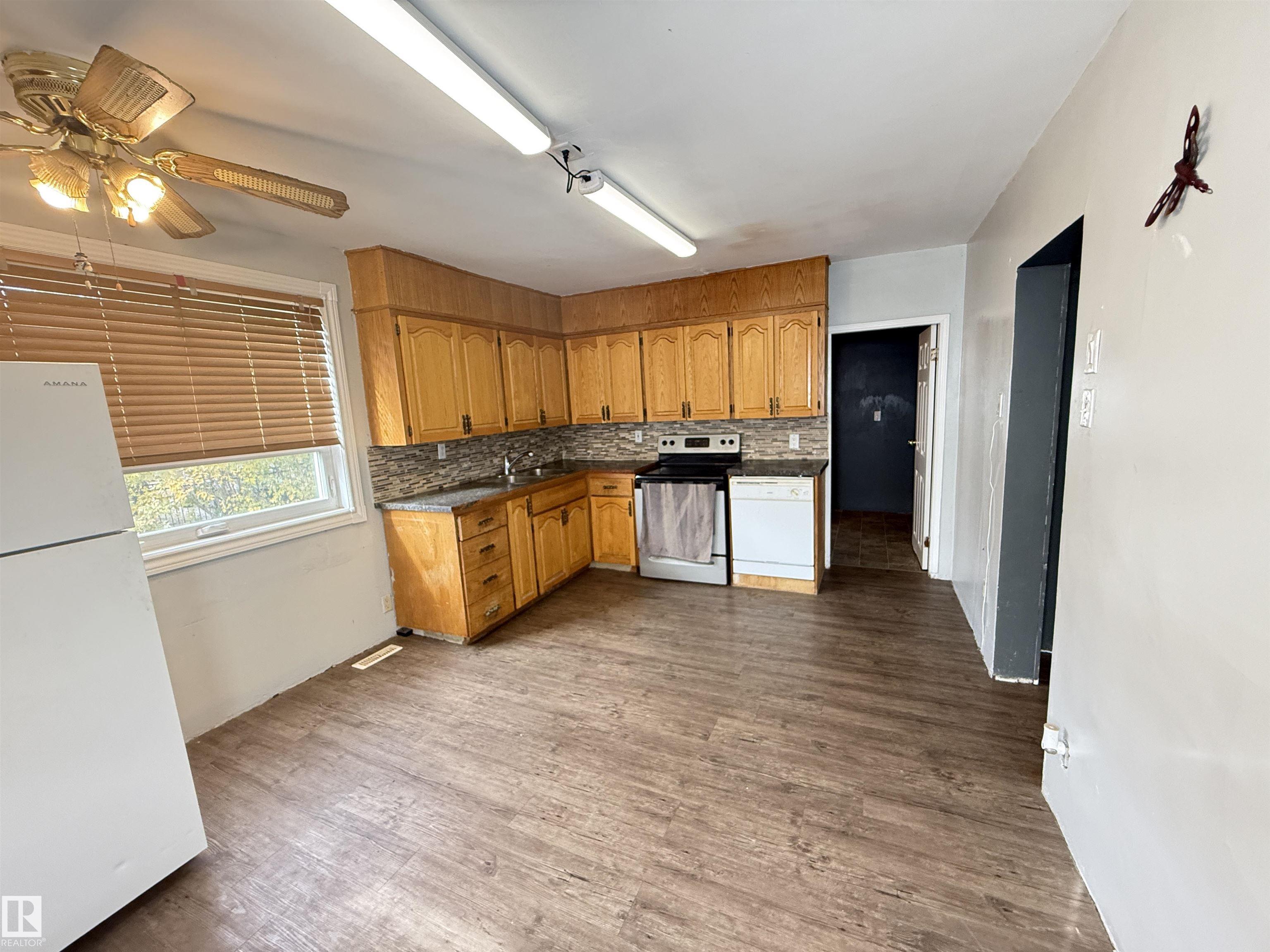 Photo 18 at 11942 37 Street NW, Beacon Heights, Edmonton