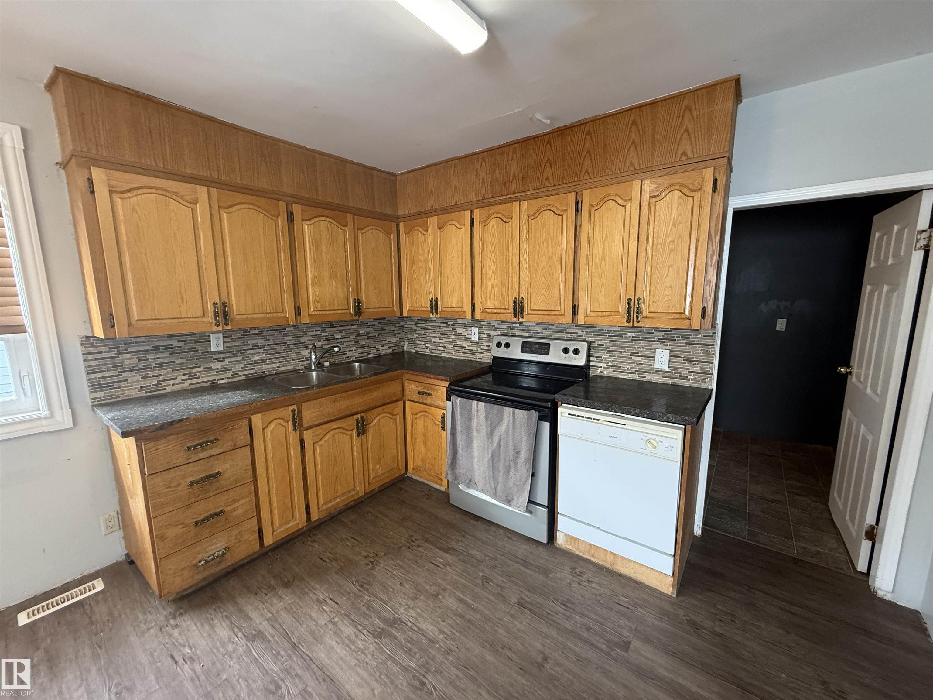 Photo 19 at 11942 37 Street NW, Beacon Heights, Edmonton