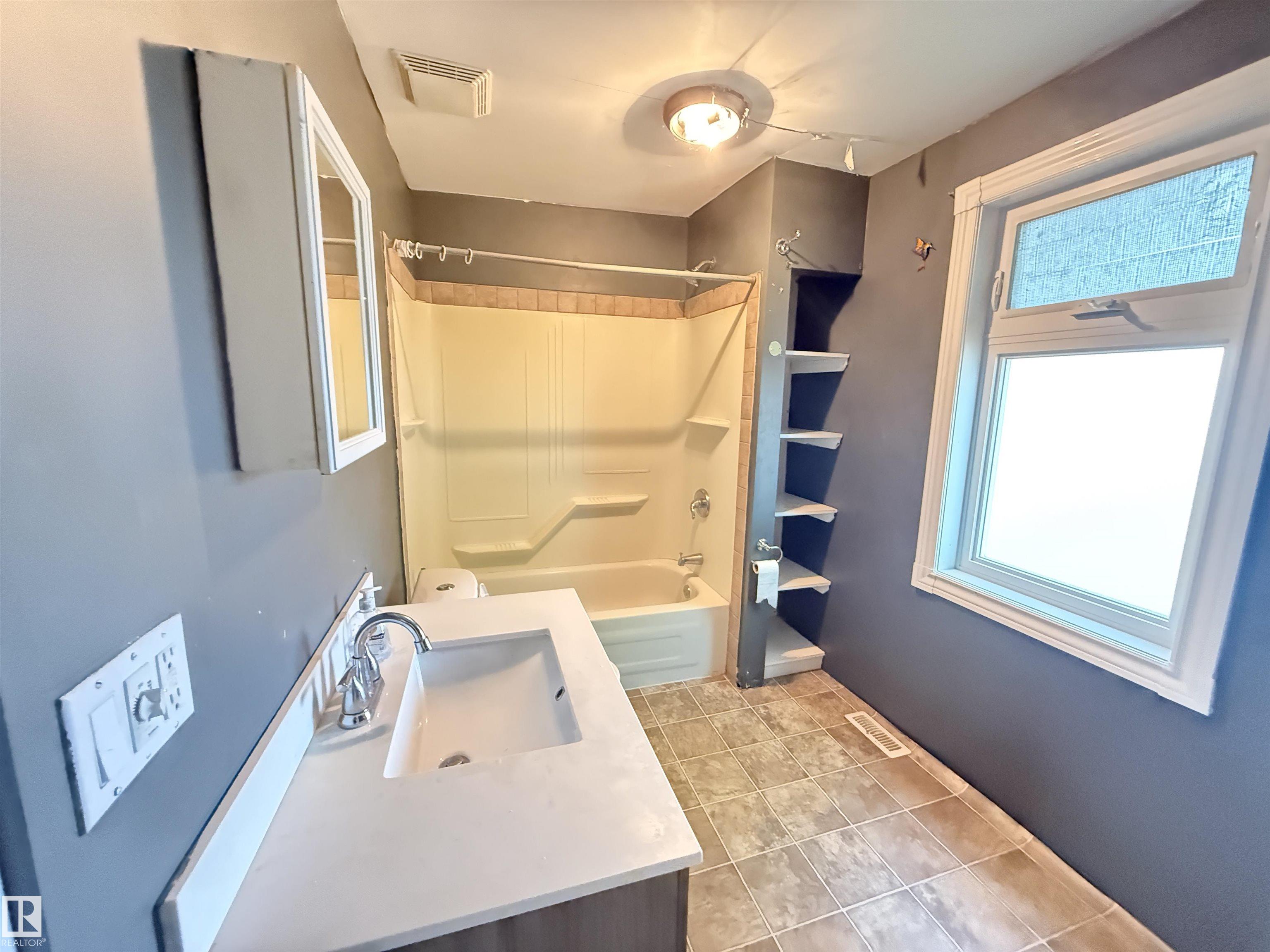 Photo 20 at 11942 37 Street NW, Beacon Heights, Edmonton