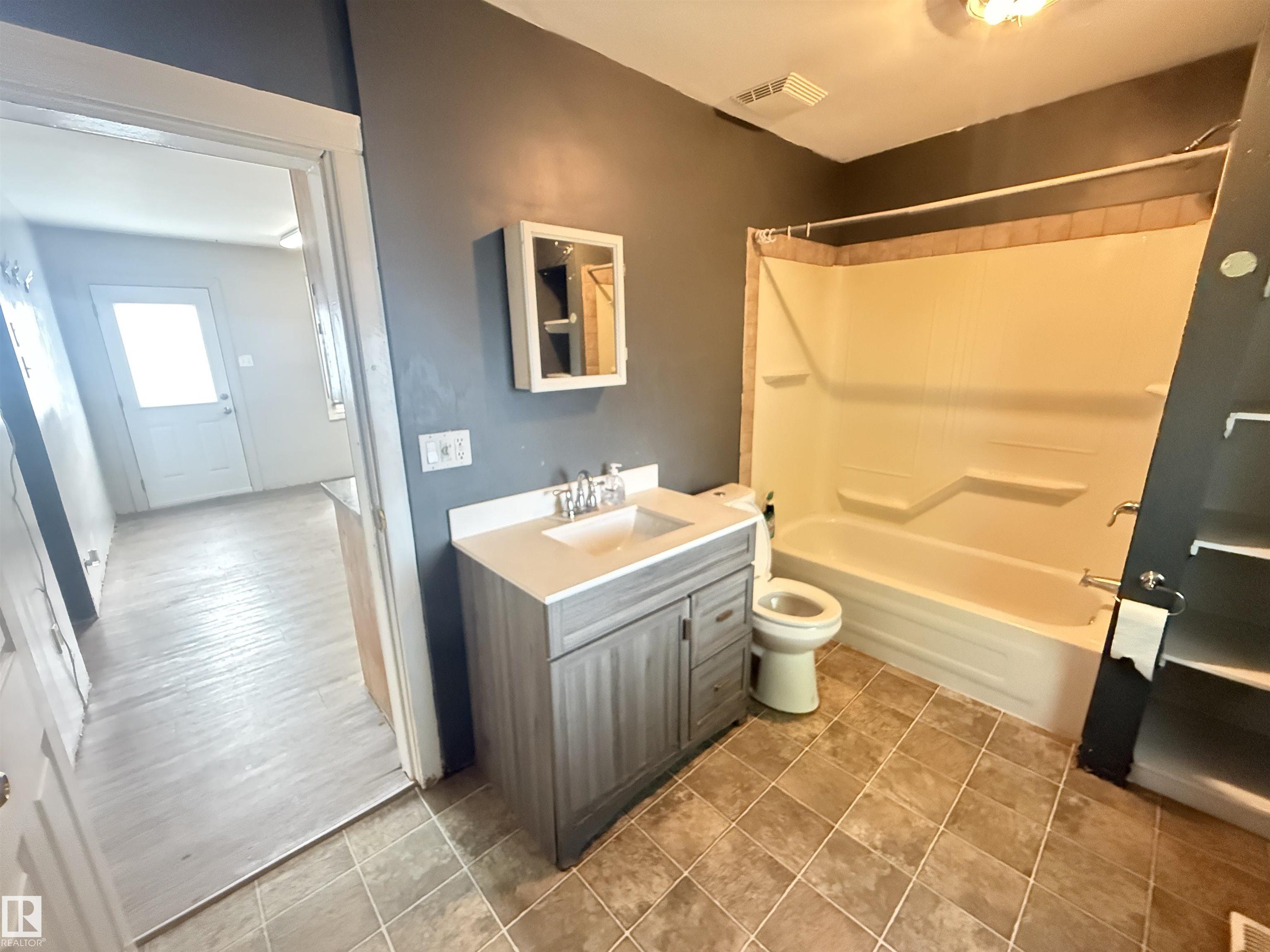 Photo 21 at 11942 37 Street NW, Beacon Heights, Edmonton