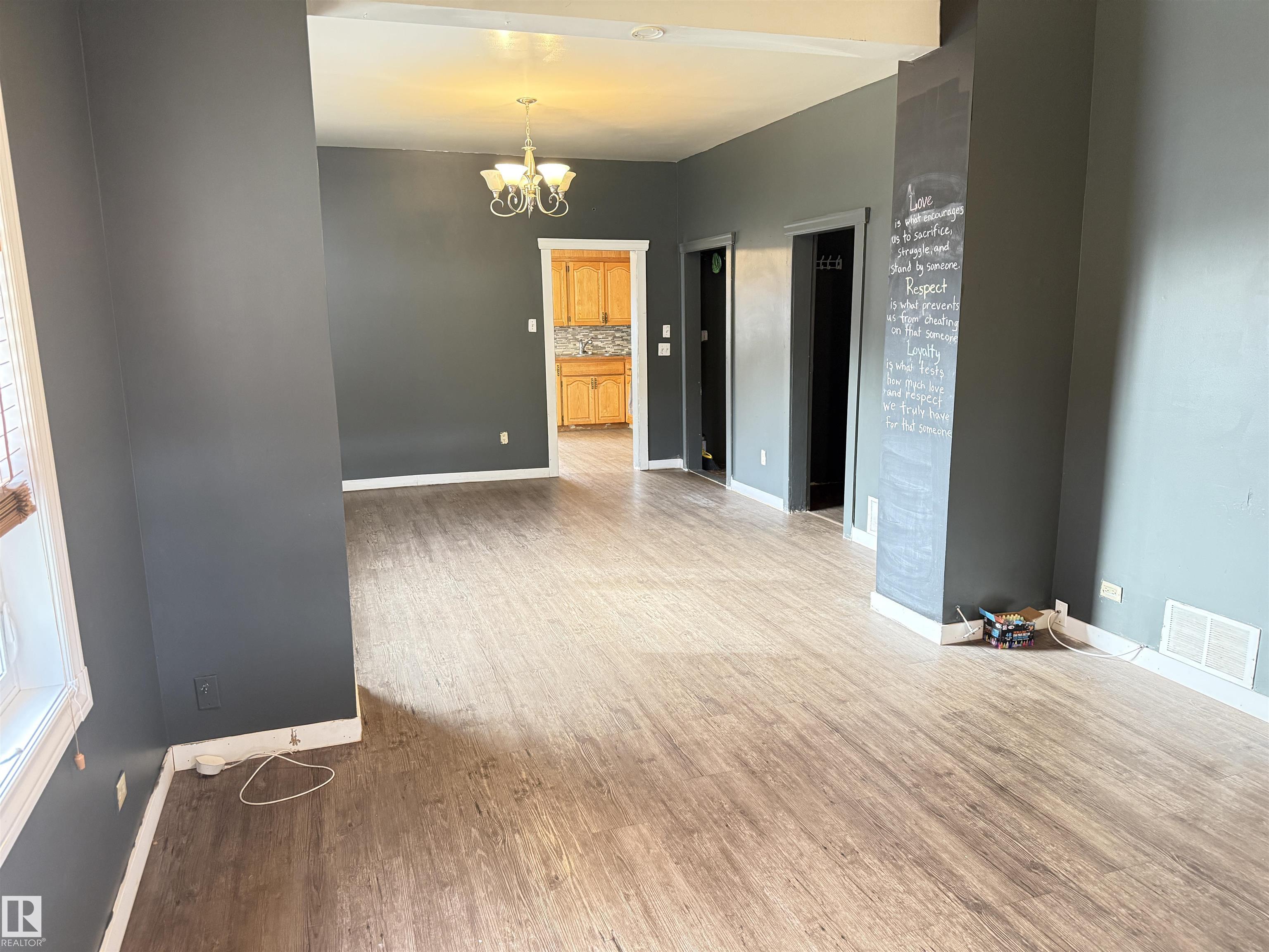 Photo 7 at 11942 37 Street NW, Beacon Heights, Edmonton