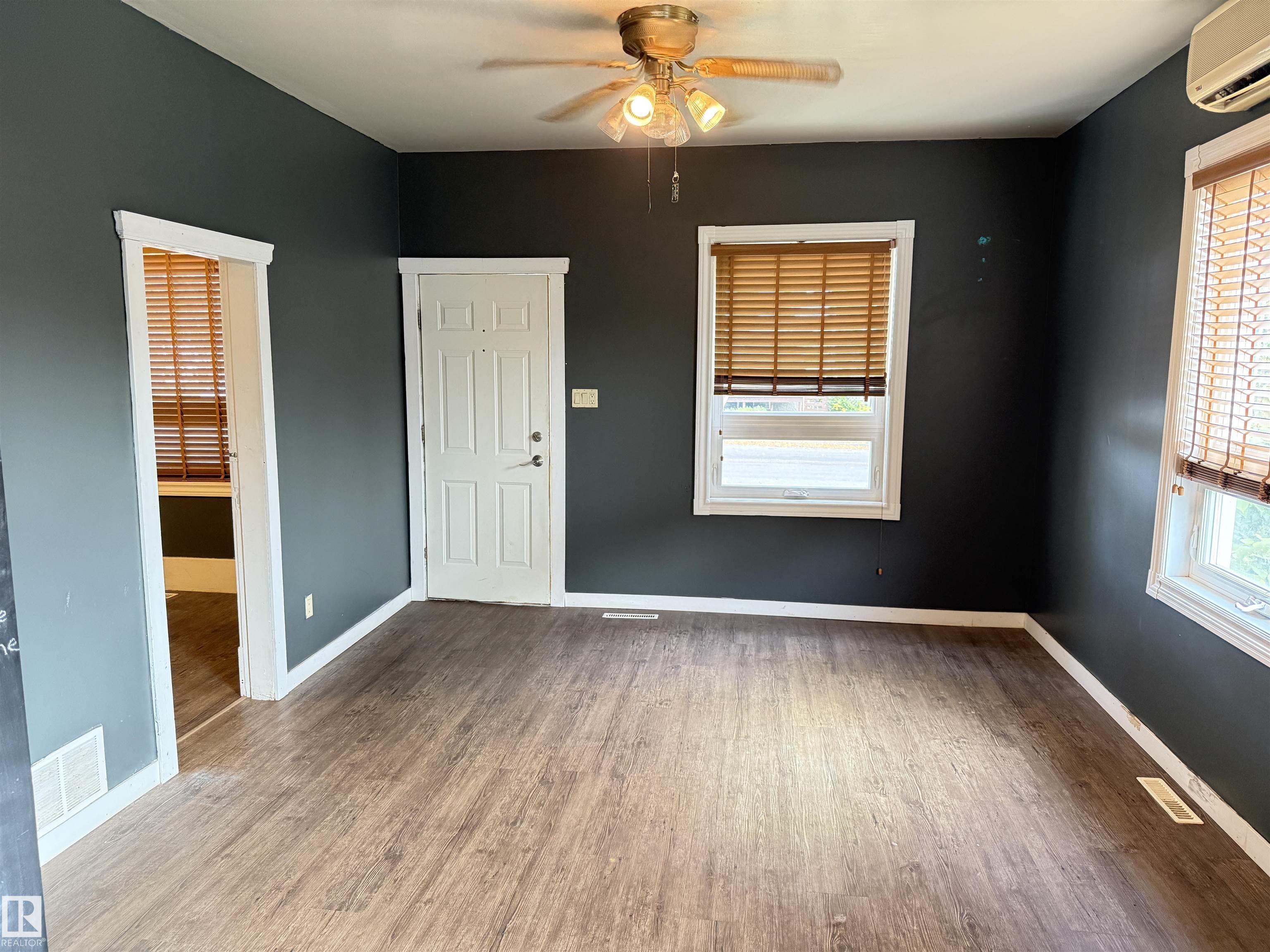 Photo 9 at 11942 37 Street NW, Beacon Heights, Edmonton