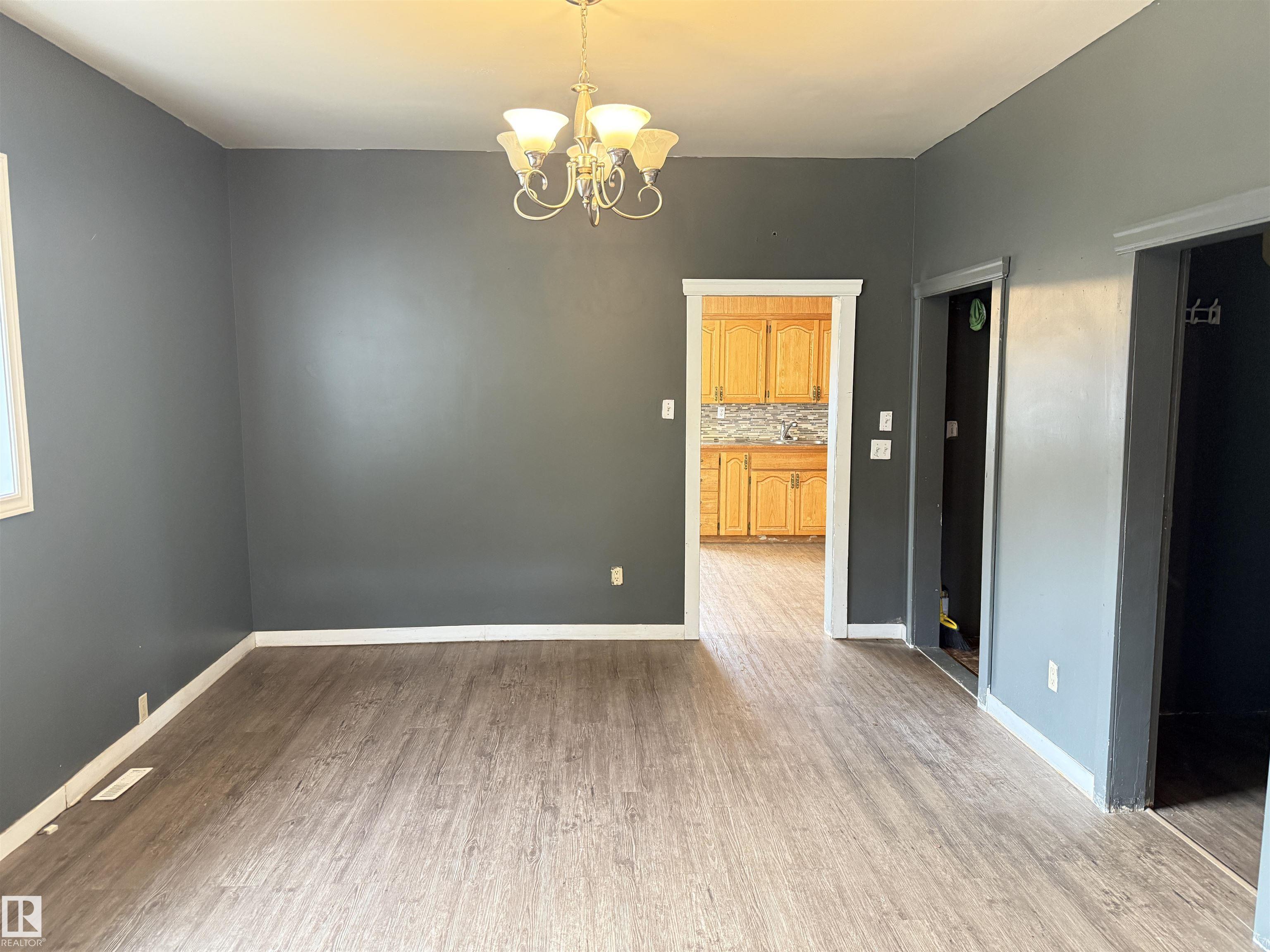 Photo 10 at 11942 37 Street NW, Beacon Heights, Edmonton