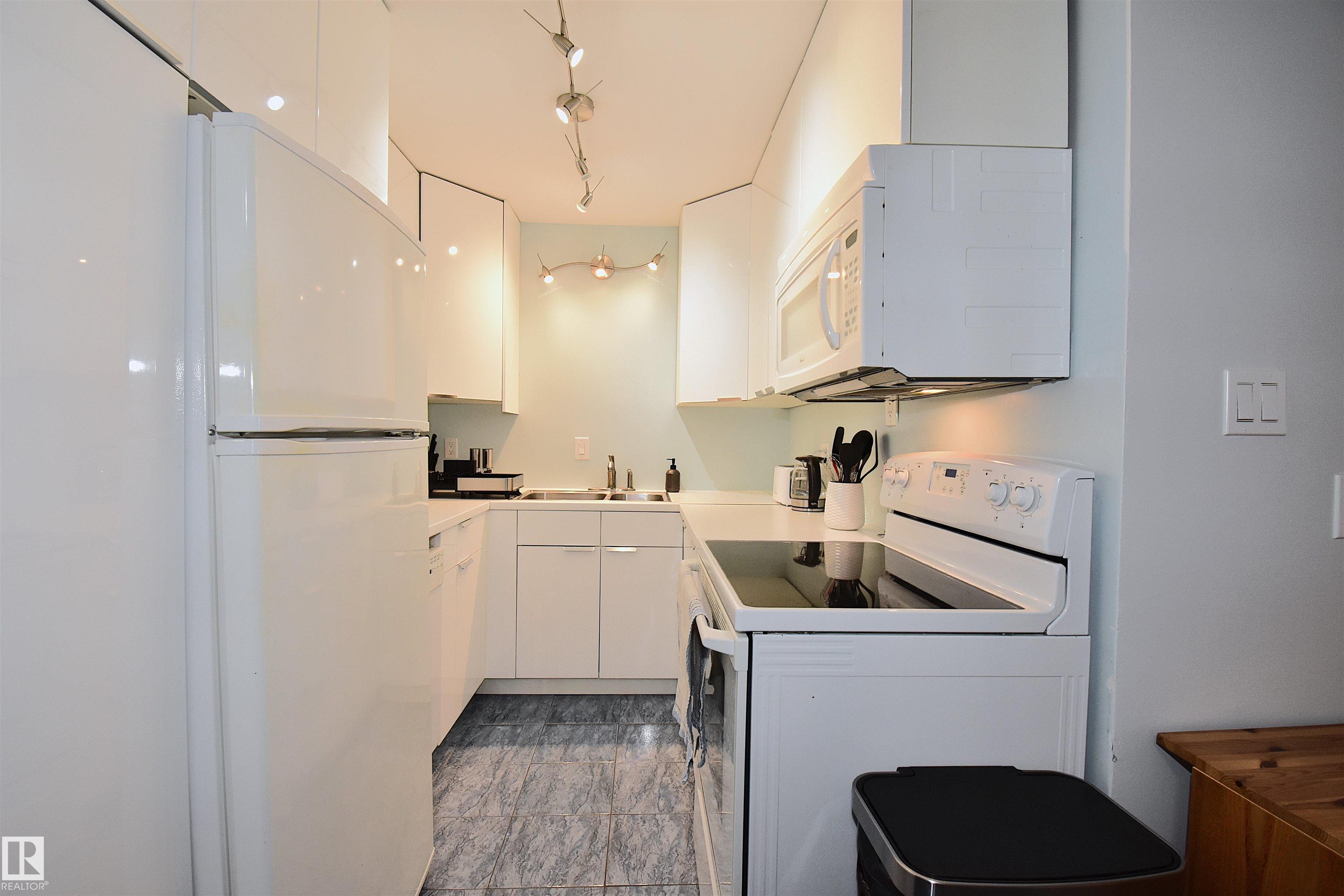 102 - 11325 109 Avenue NW, Queen Mary Park, Edmonton