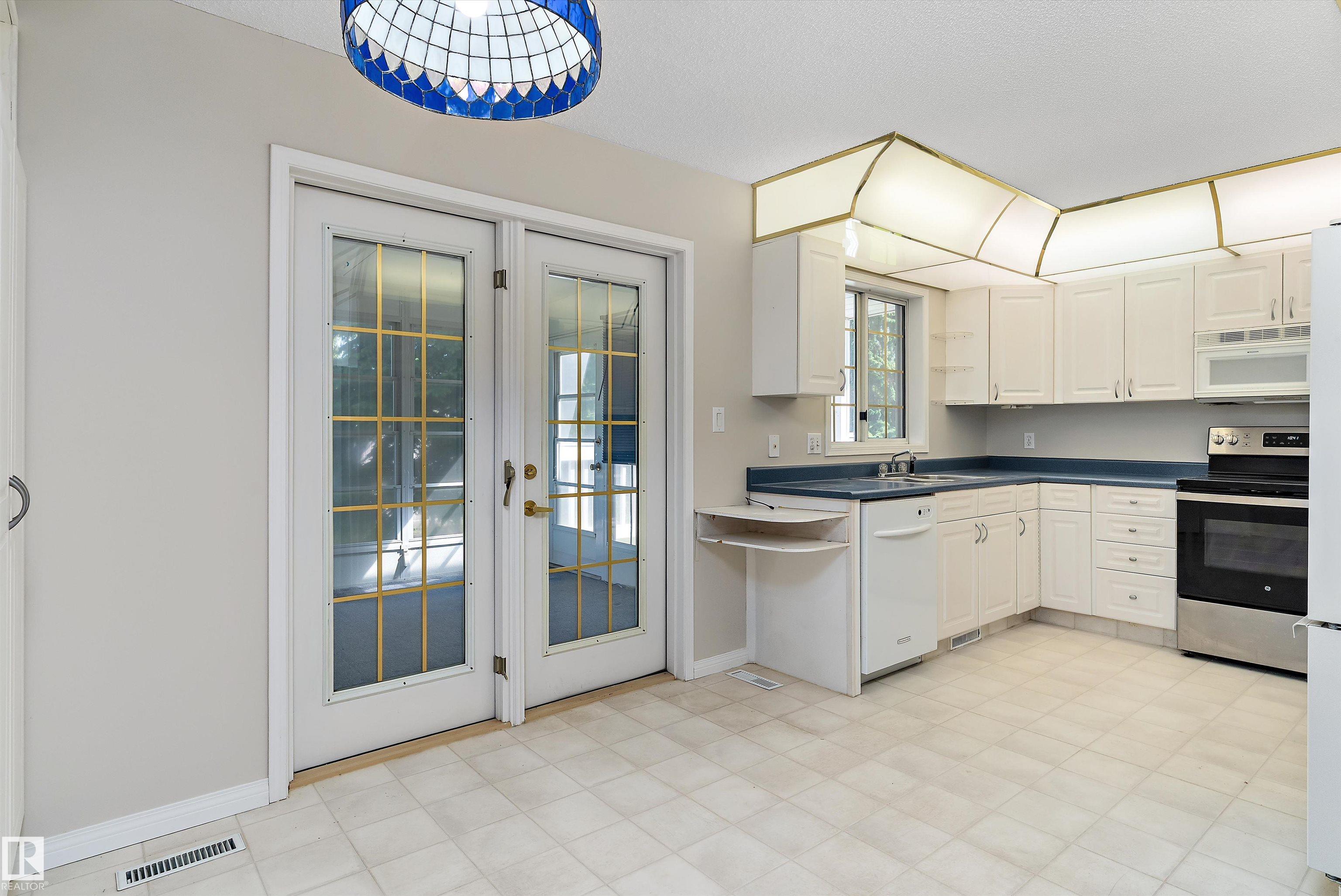 Photo 11 at 933 Youville Drive W NW, Tawa, Edmonton