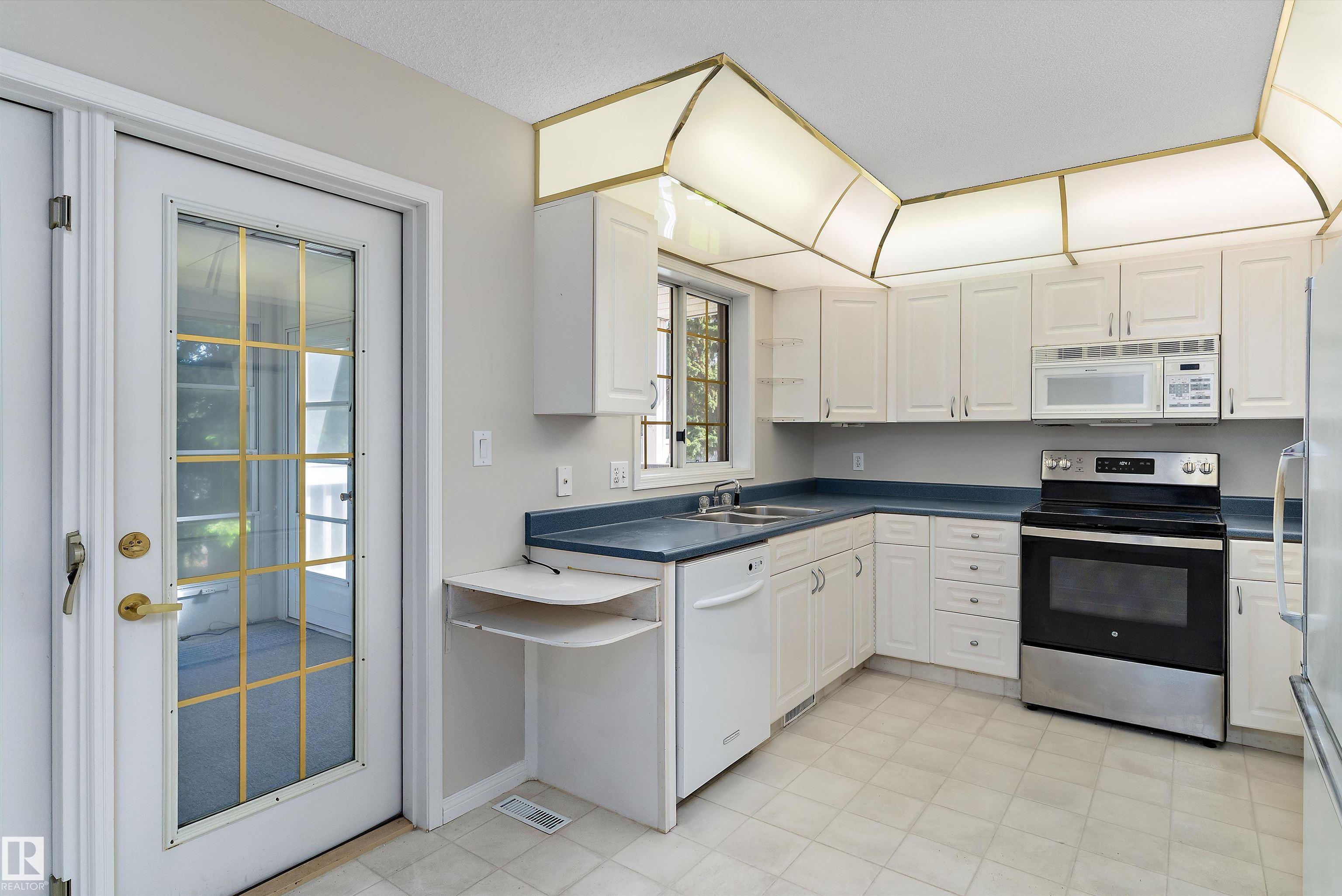 Photo 12 at 933 Youville Drive W NW, Tawa, Edmonton