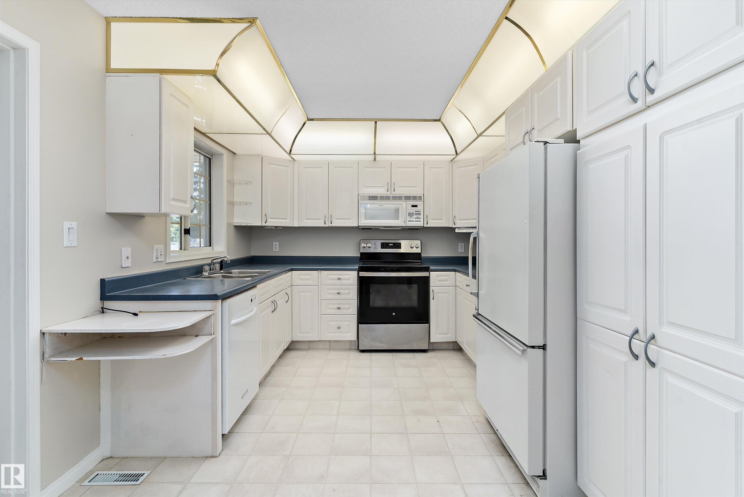 Photo 13 at 933 Youville Drive W NW, Tawa, Edmonton