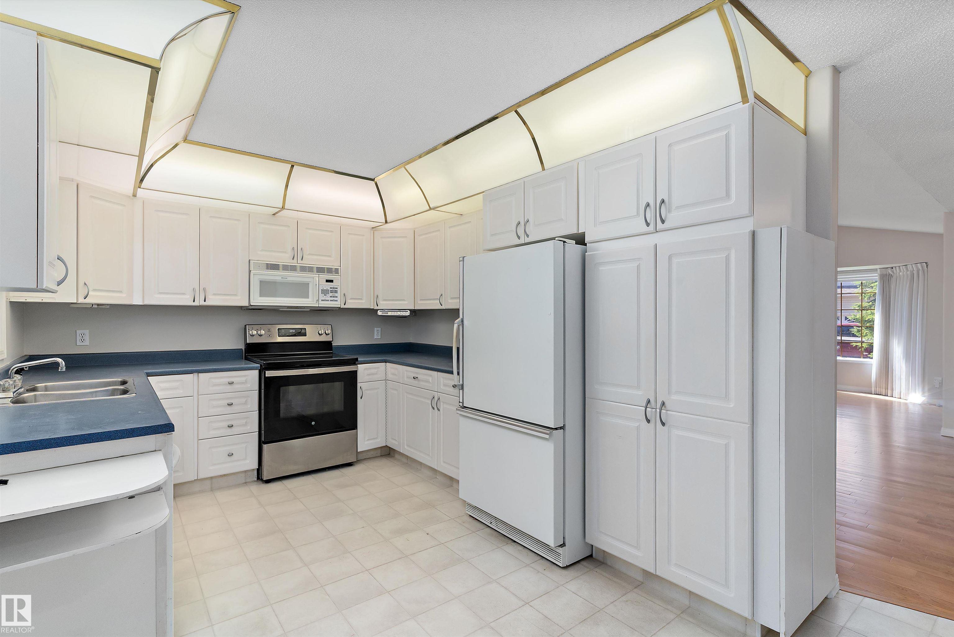 Photo 14 at 933 Youville Drive W NW, Tawa, Edmonton