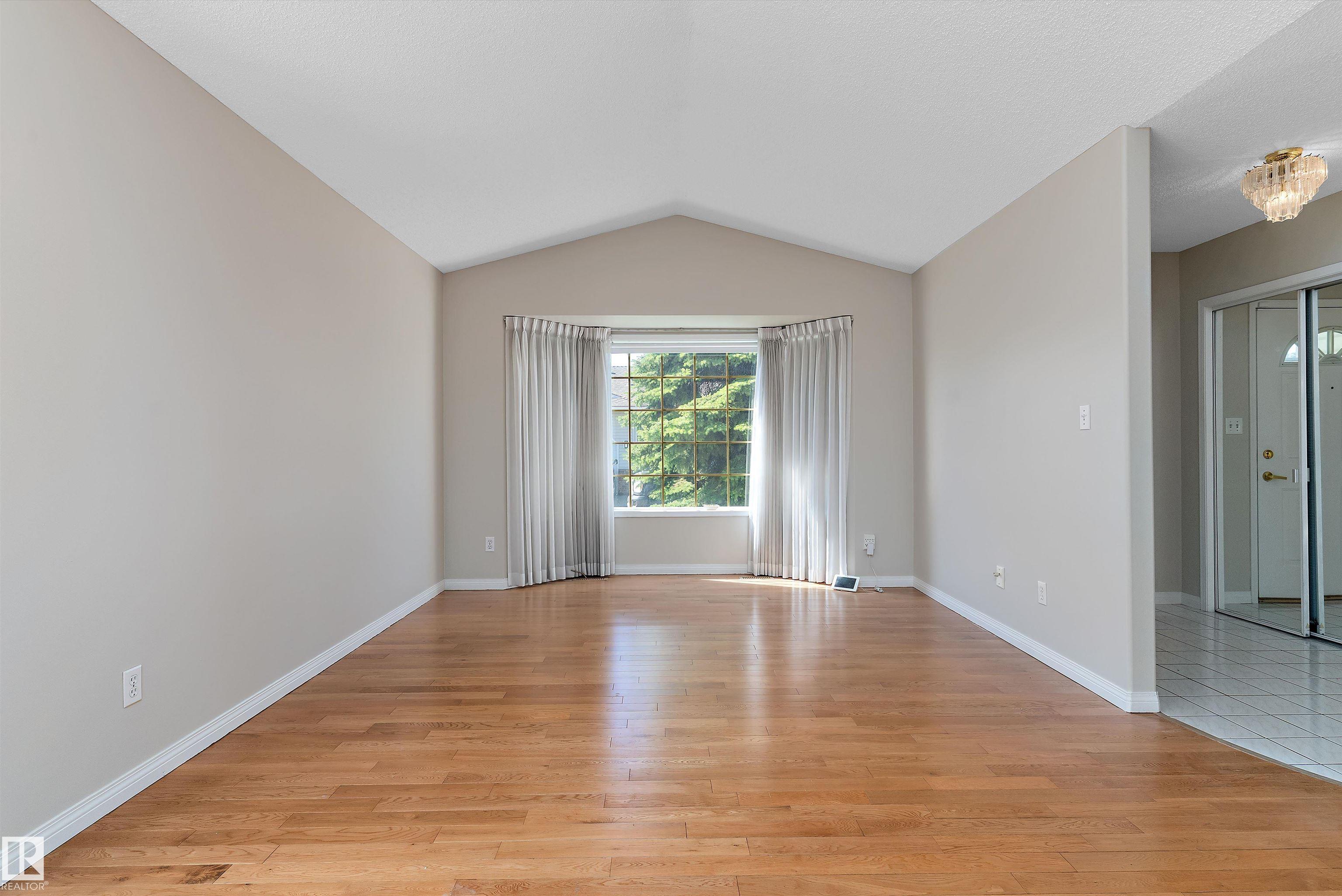 933 Youville Drive W NW, Tawa, Edmonton