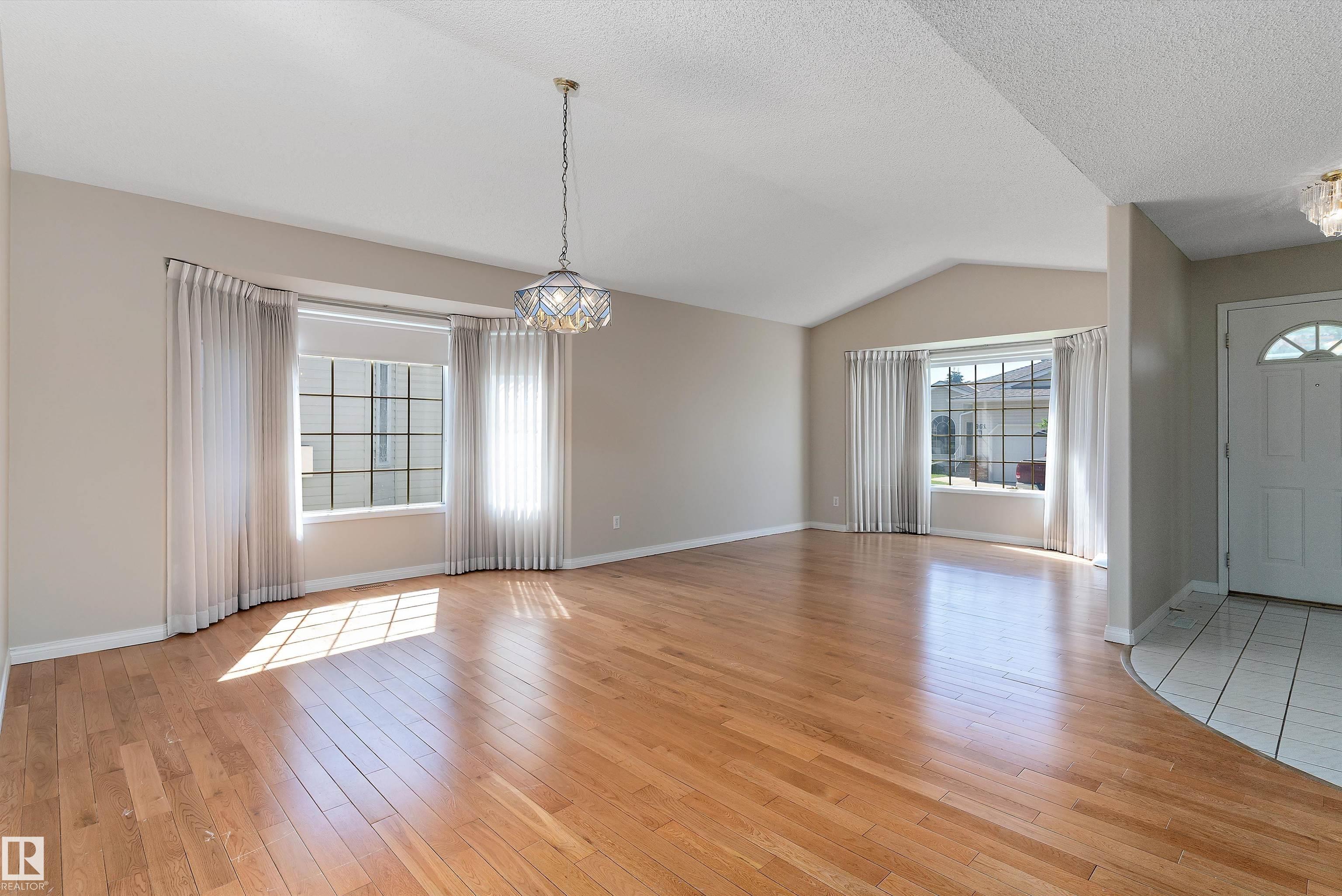 Photo 6 at 933 Youville Drive W NW, Tawa, Edmonton