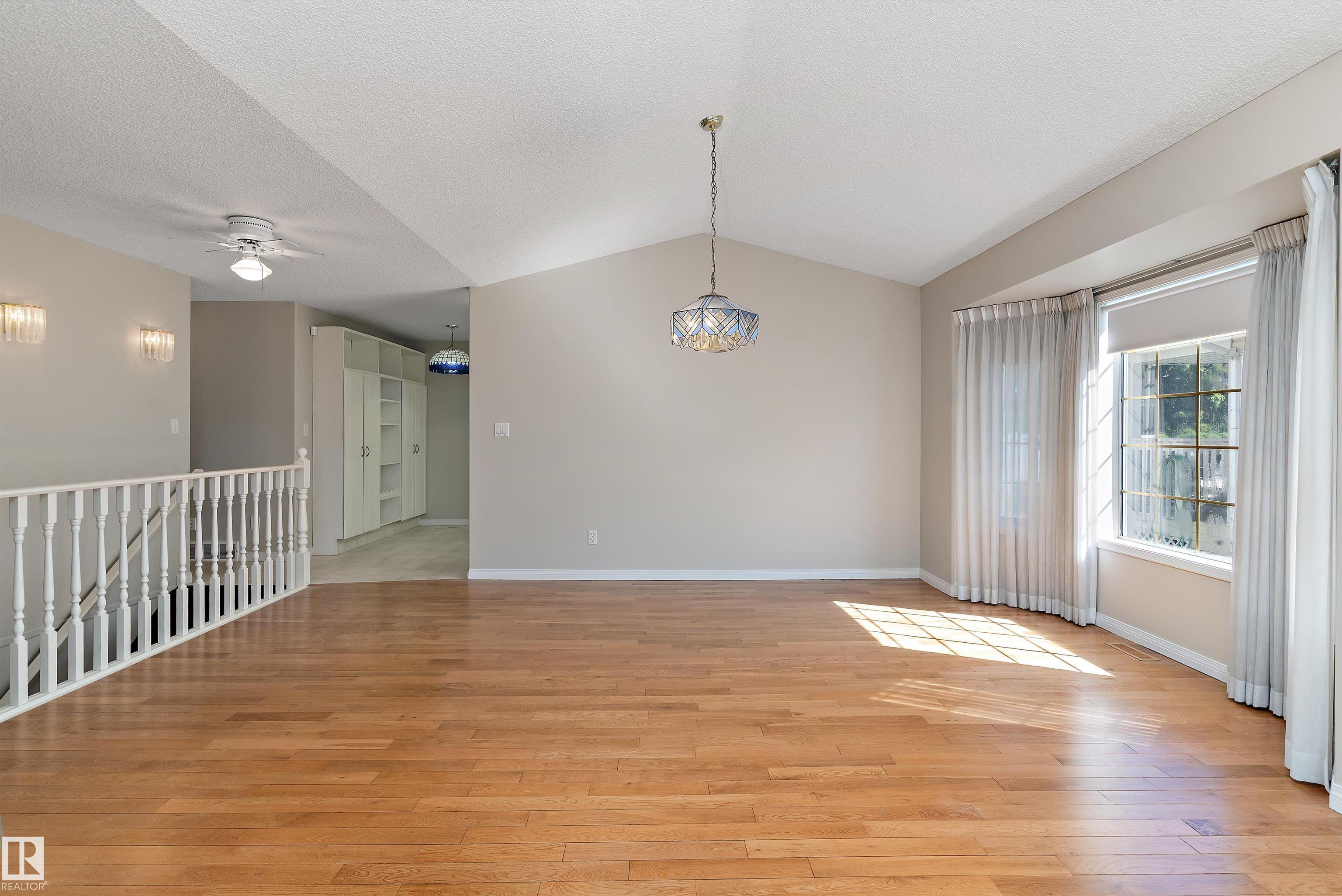 Photo 8 at 933 Youville Drive W NW, Tawa, Edmonton