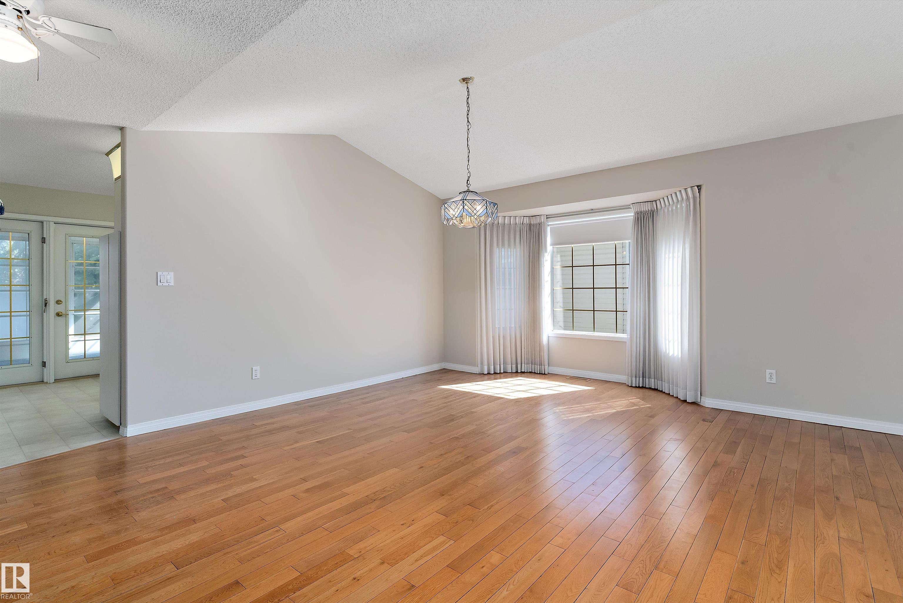 Photo 9 at 933 Youville Drive W NW, Tawa, Edmonton