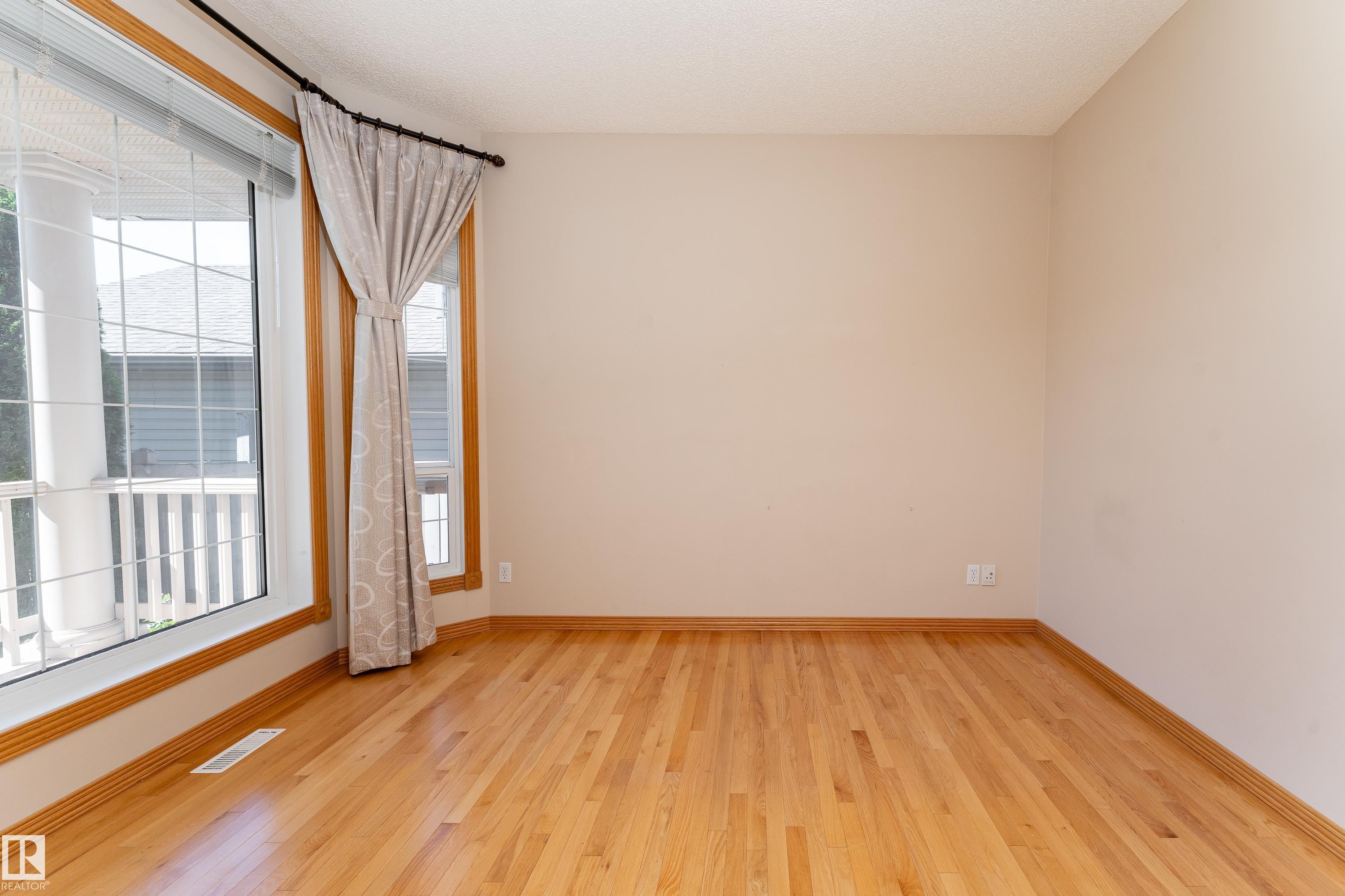 Photo 12 at 10820 178 Avenue NW, Chambery, Edmonton