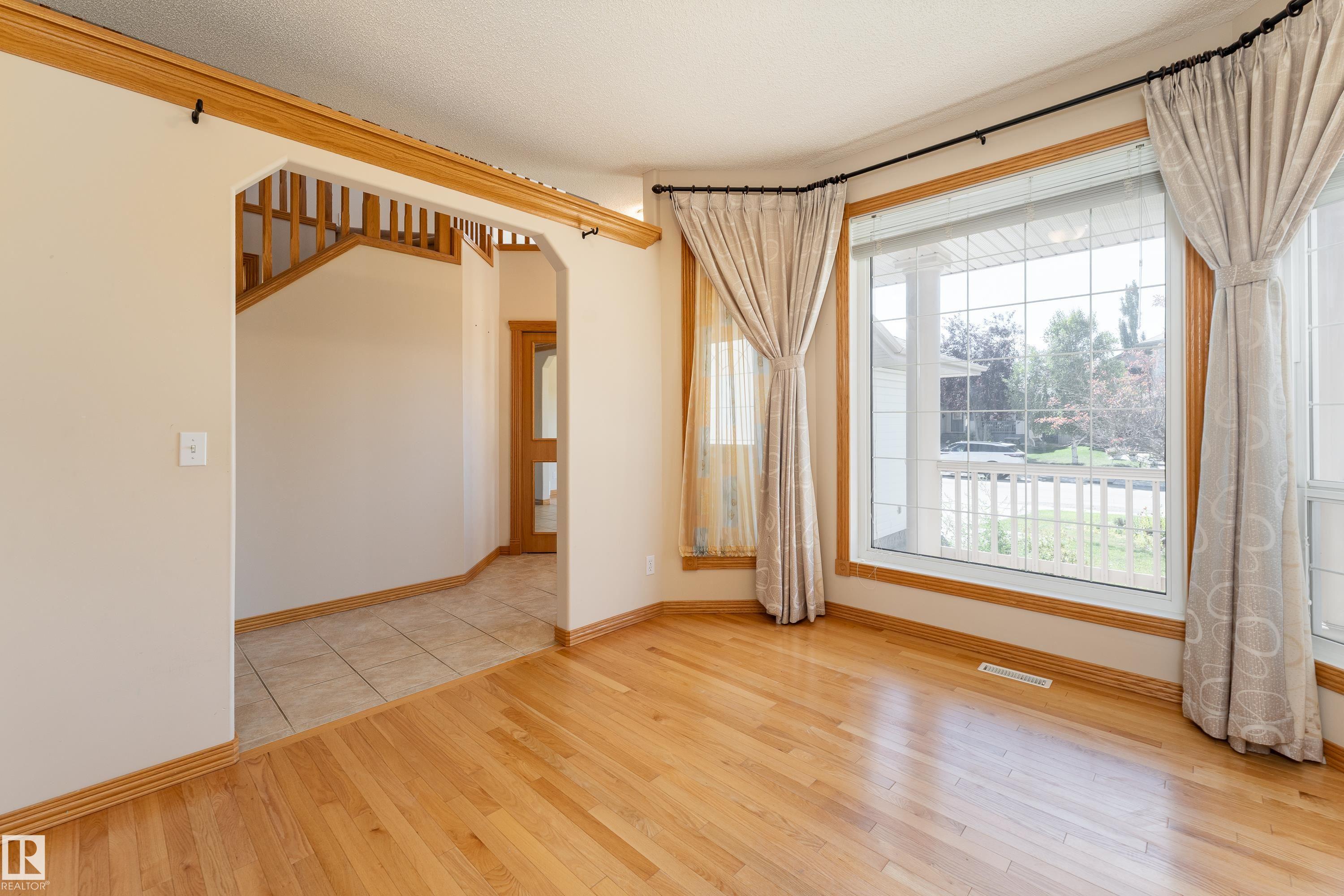 Photo 13 at 10820 178 Avenue NW, Chambery, Edmonton