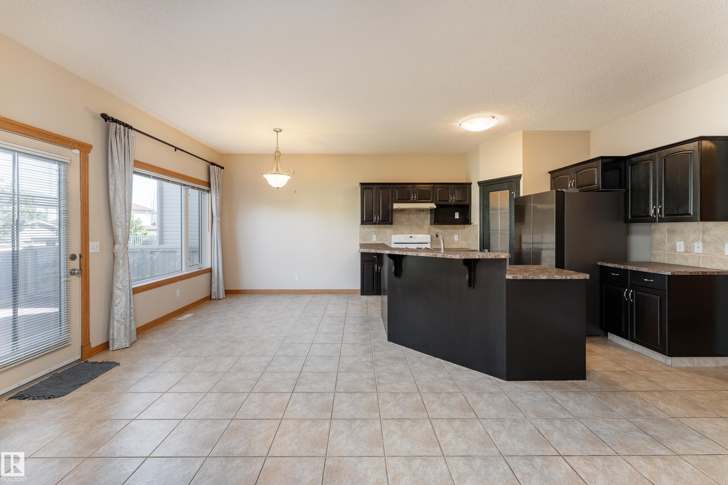 Photo 6 at 10820 178 Avenue NW, Chambery, Edmonton