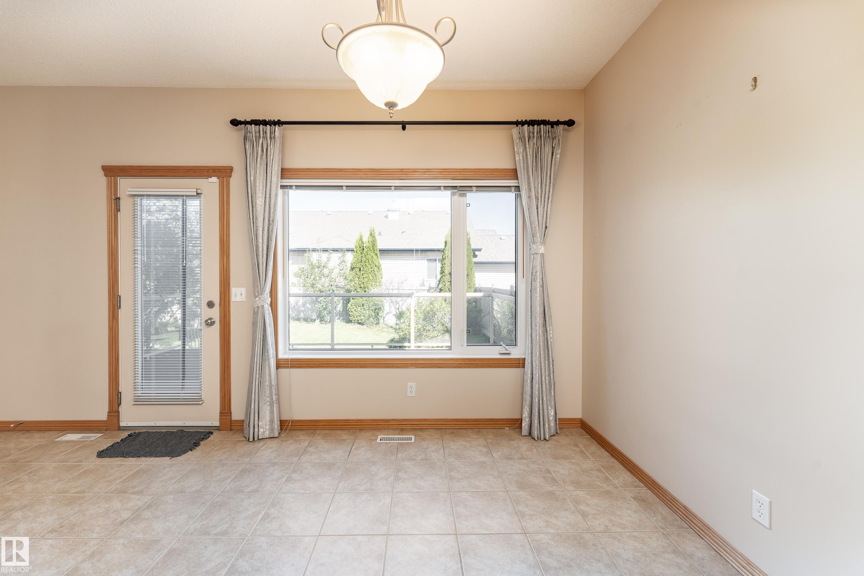 Photo 8 at 10820 178 Avenue NW, Chambery, Edmonton