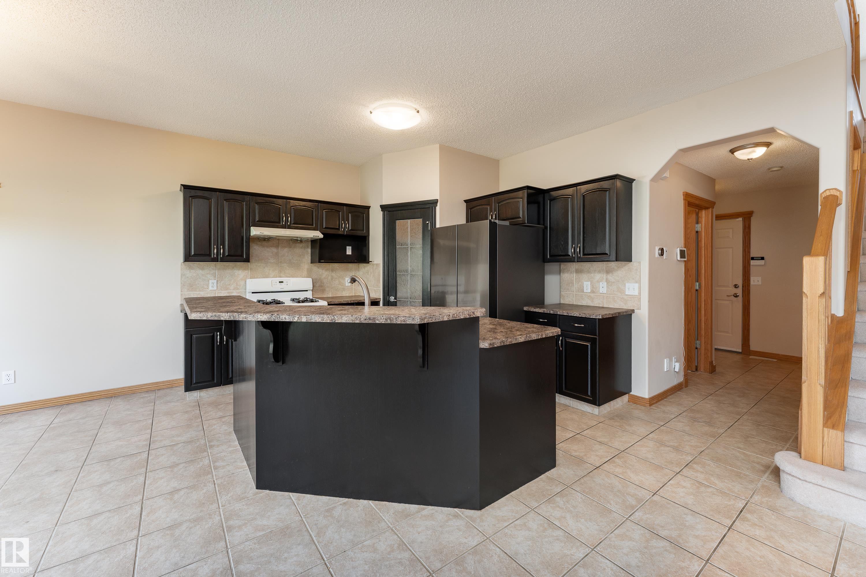 Photo 9 at 10820 178 Avenue NW, Chambery, Edmonton