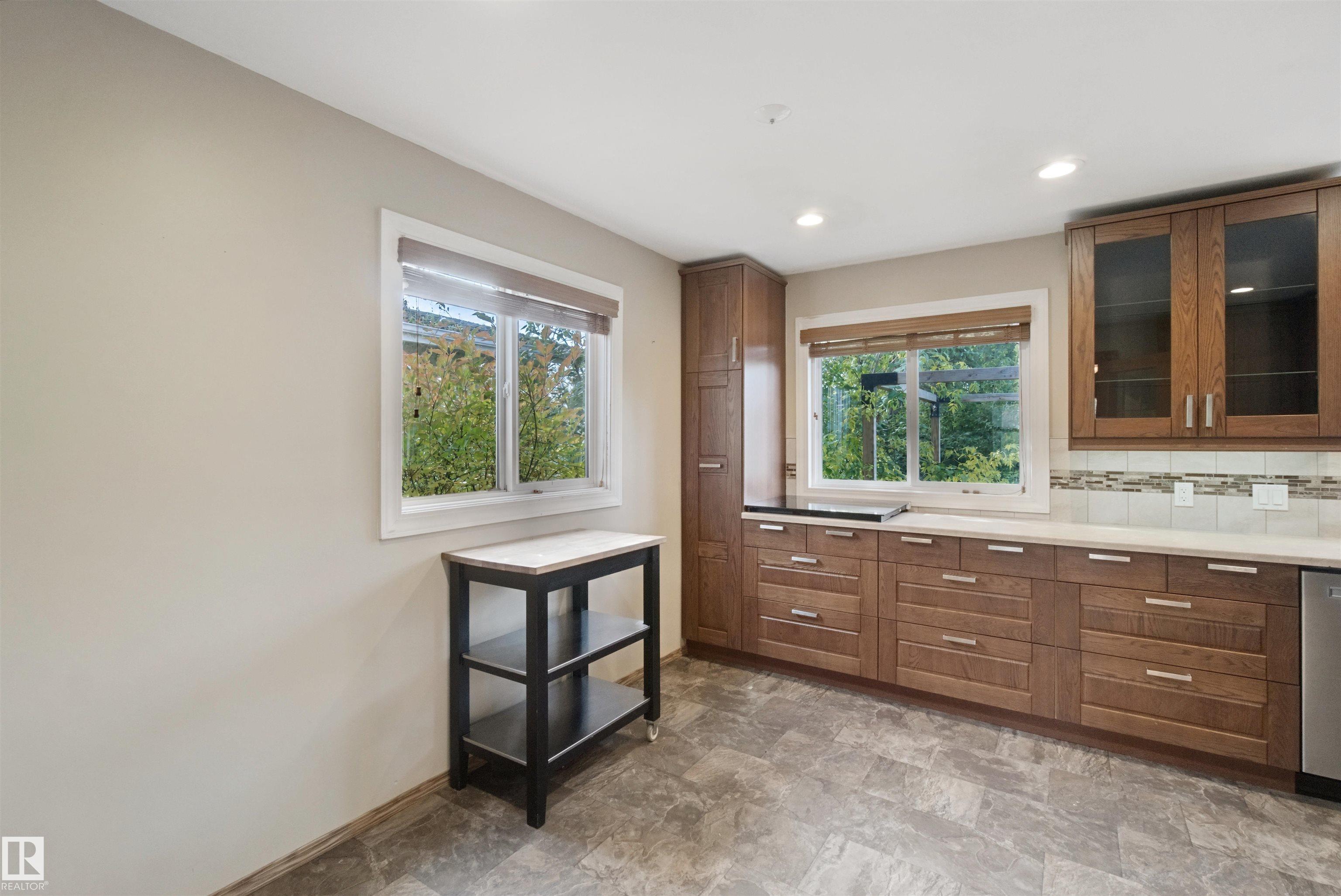 Photo 12 at 11920 37 Street NW, Beacon Heights, Edmonton