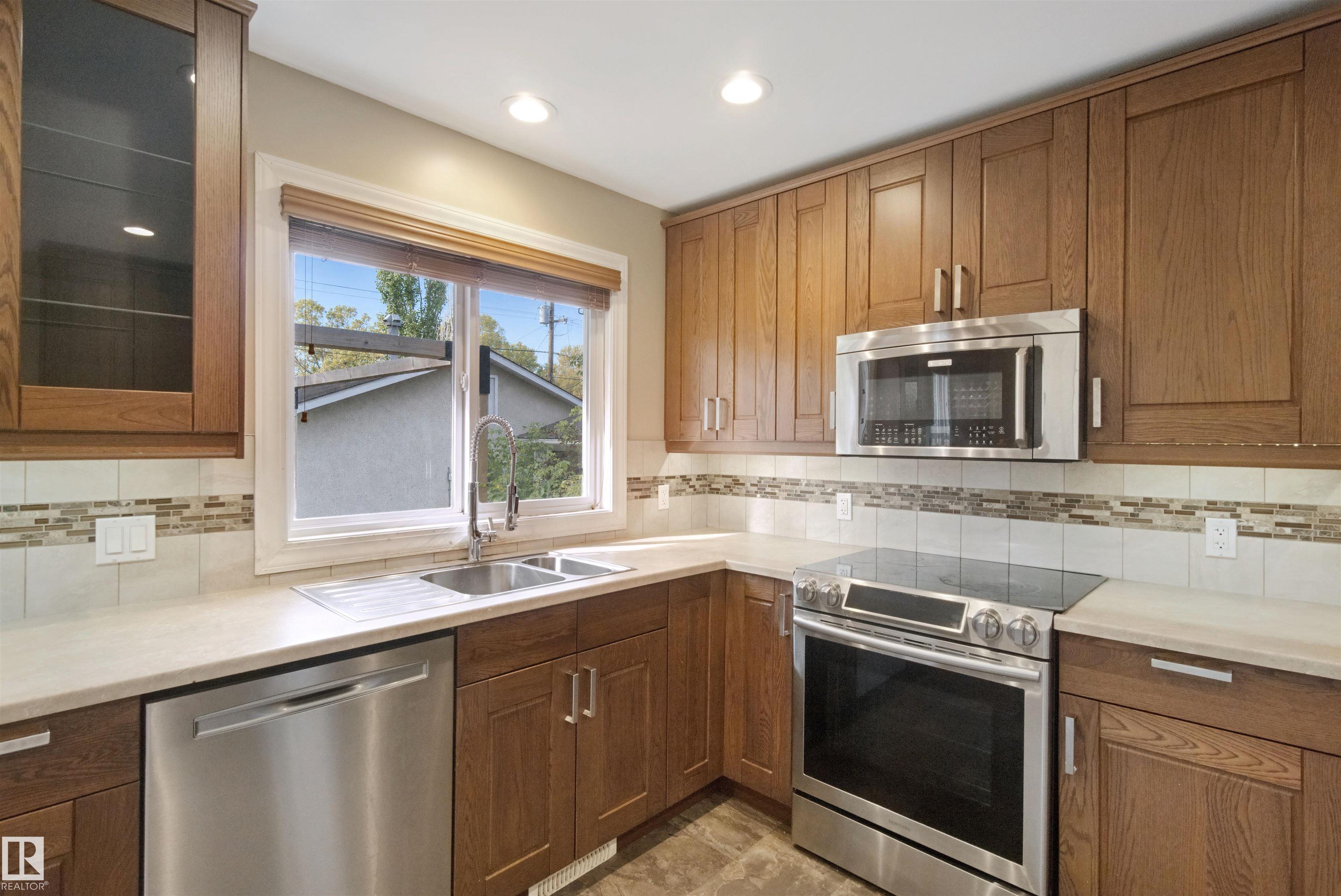 Photo 16 at 11920 37 Street NW, Beacon Heights, Edmonton
