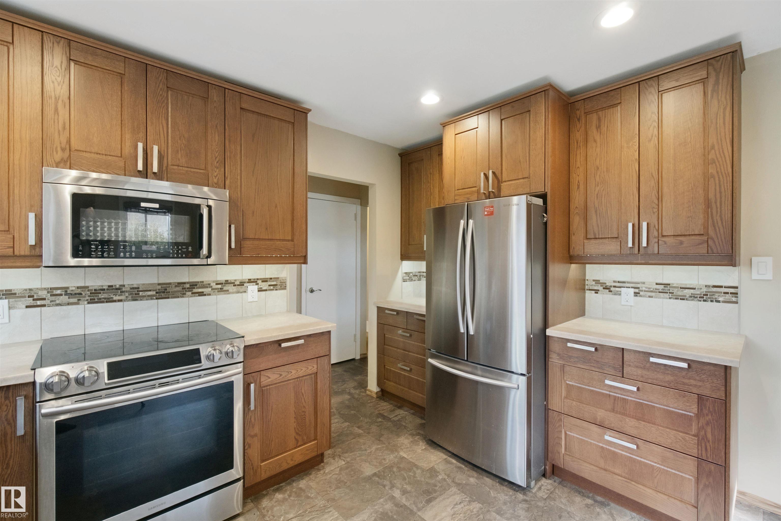 Photo 17 at 11920 37 Street NW, Beacon Heights, Edmonton