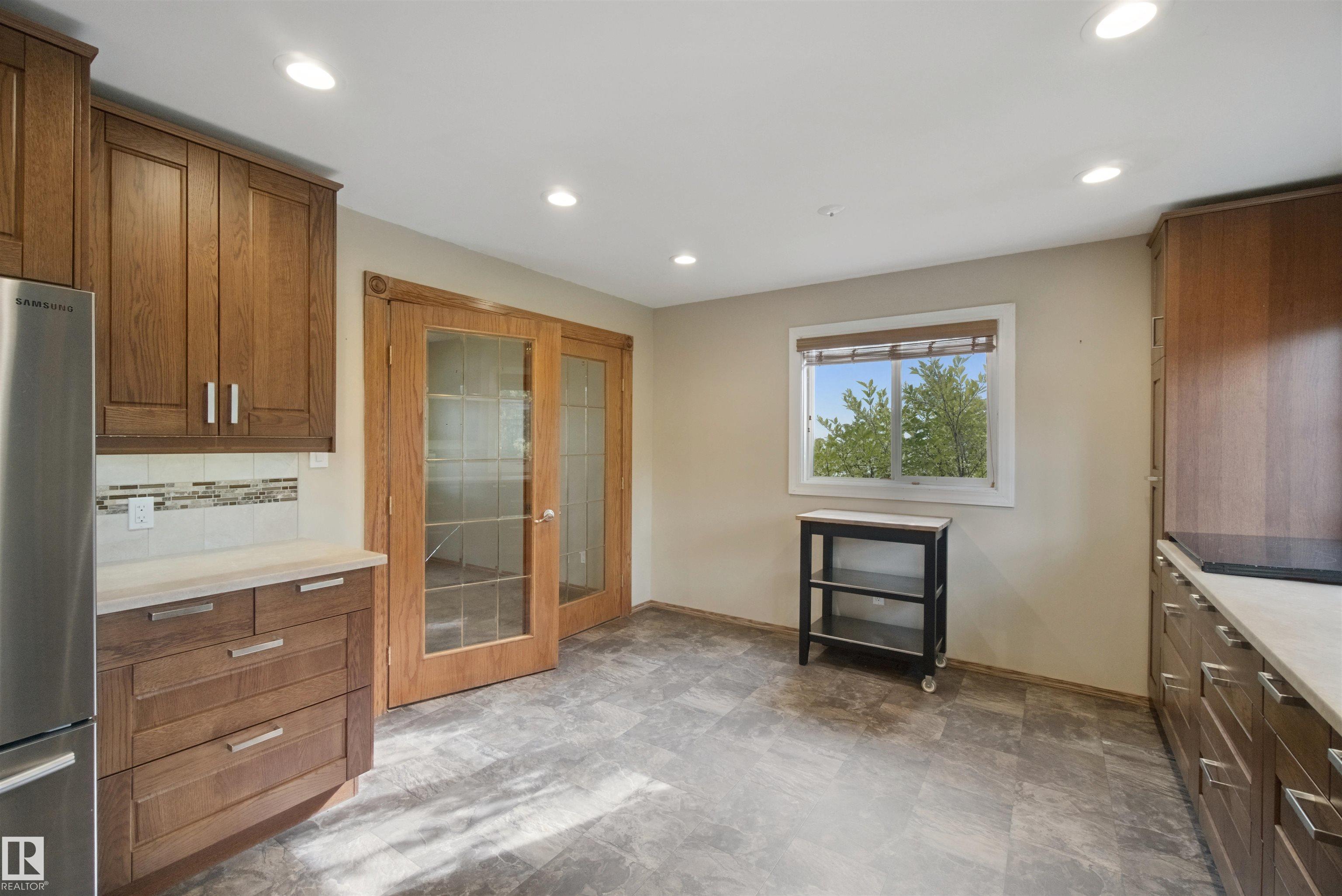 Photo 18 at 11920 37 Street NW, Beacon Heights, Edmonton