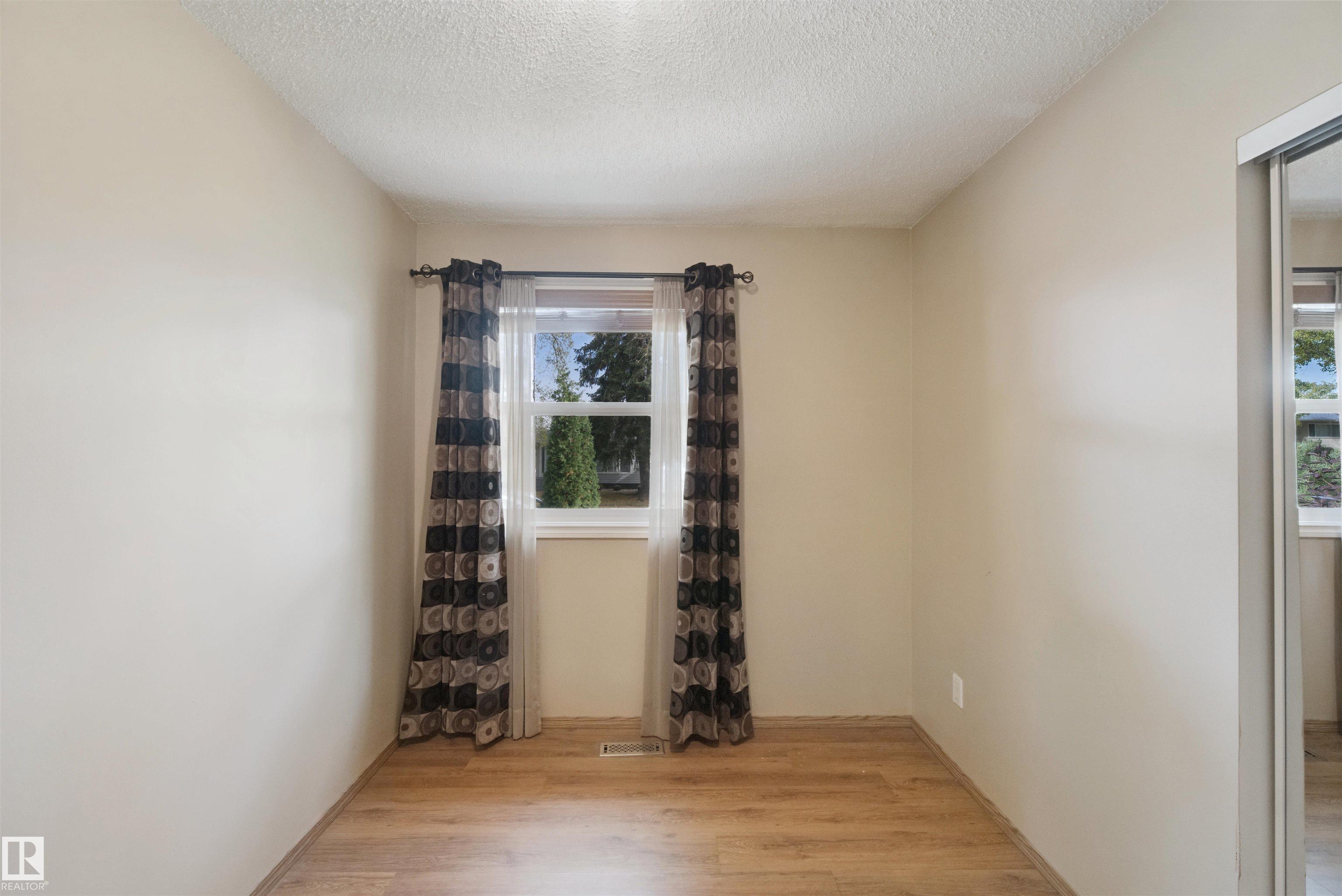 Photo 20 at 11920 37 Street NW, Beacon Heights, Edmonton