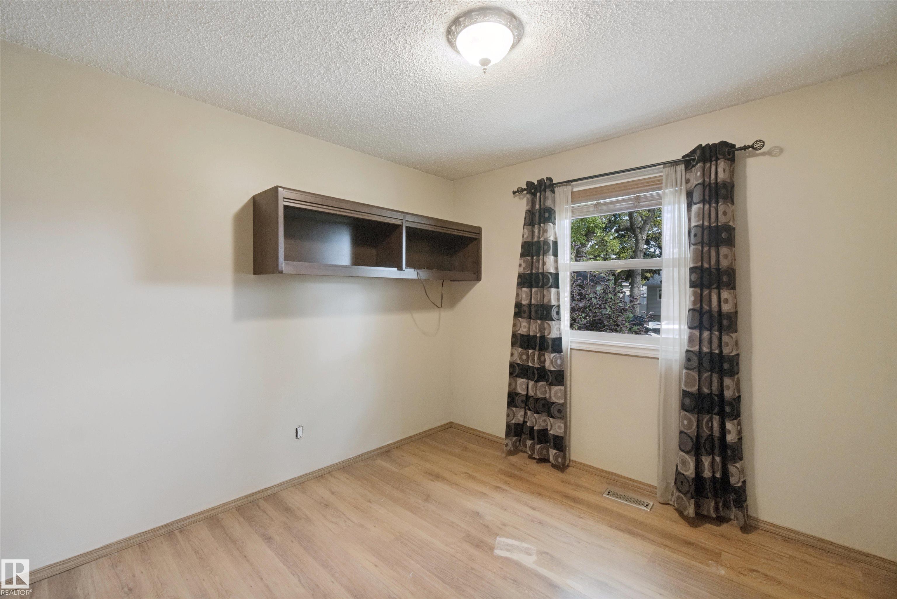 Photo 24 at 11920 37 Street NW, Beacon Heights, Edmonton