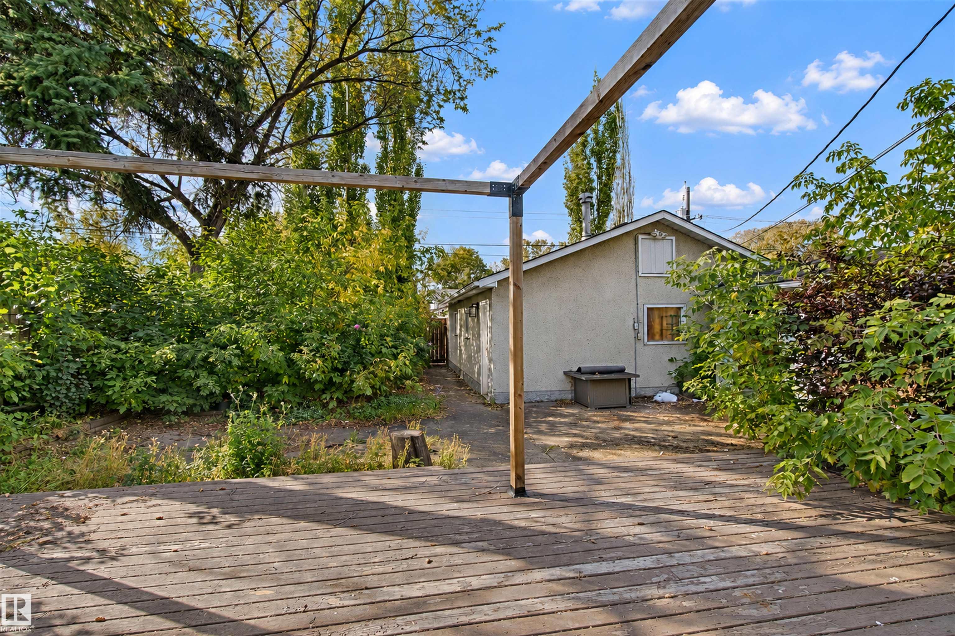 Photo 39 at 11920 37 Street NW, Beacon Heights, Edmonton